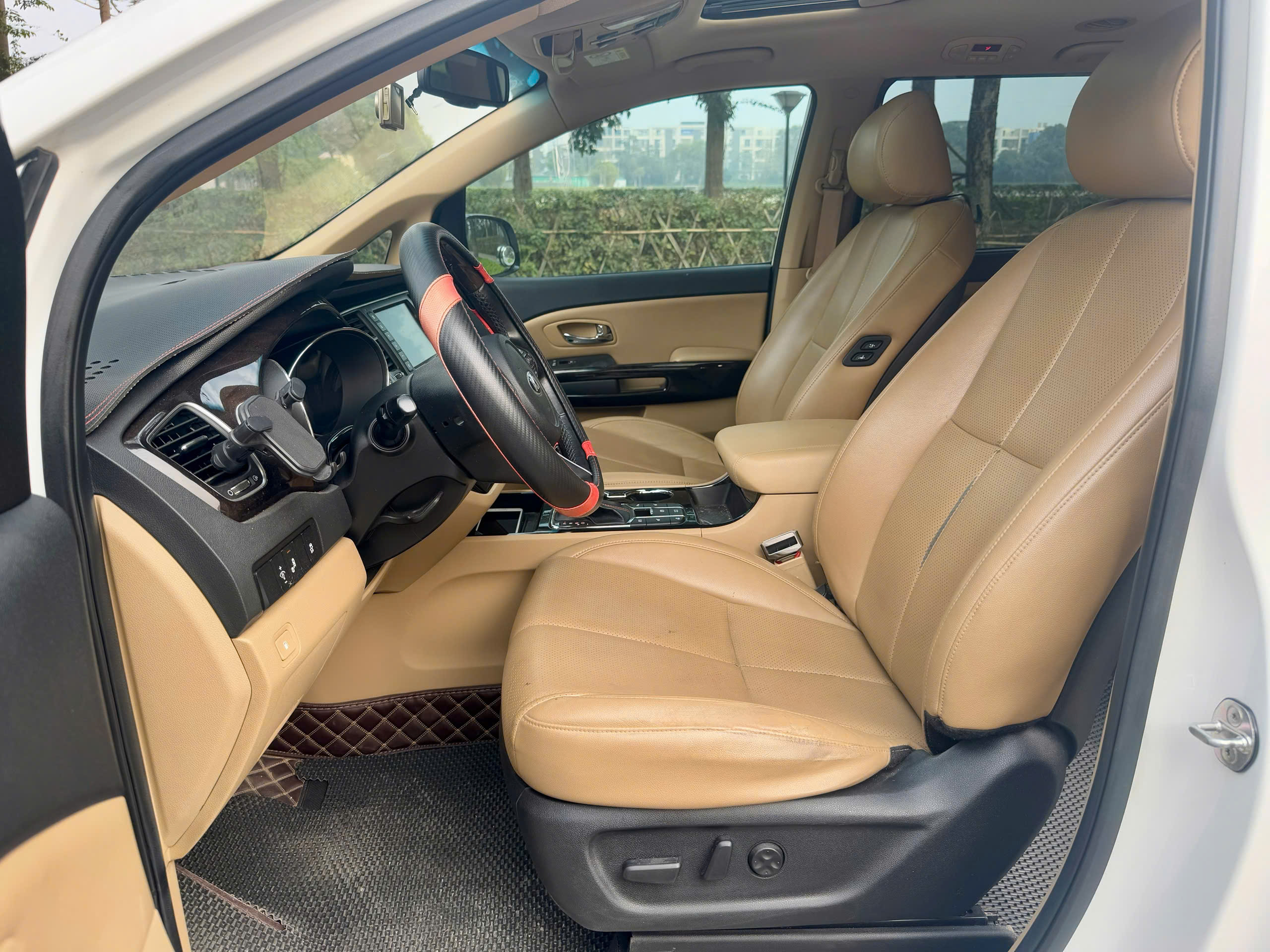 Kia Sedona 2.2 DATH Luxury 2020 màu trắng