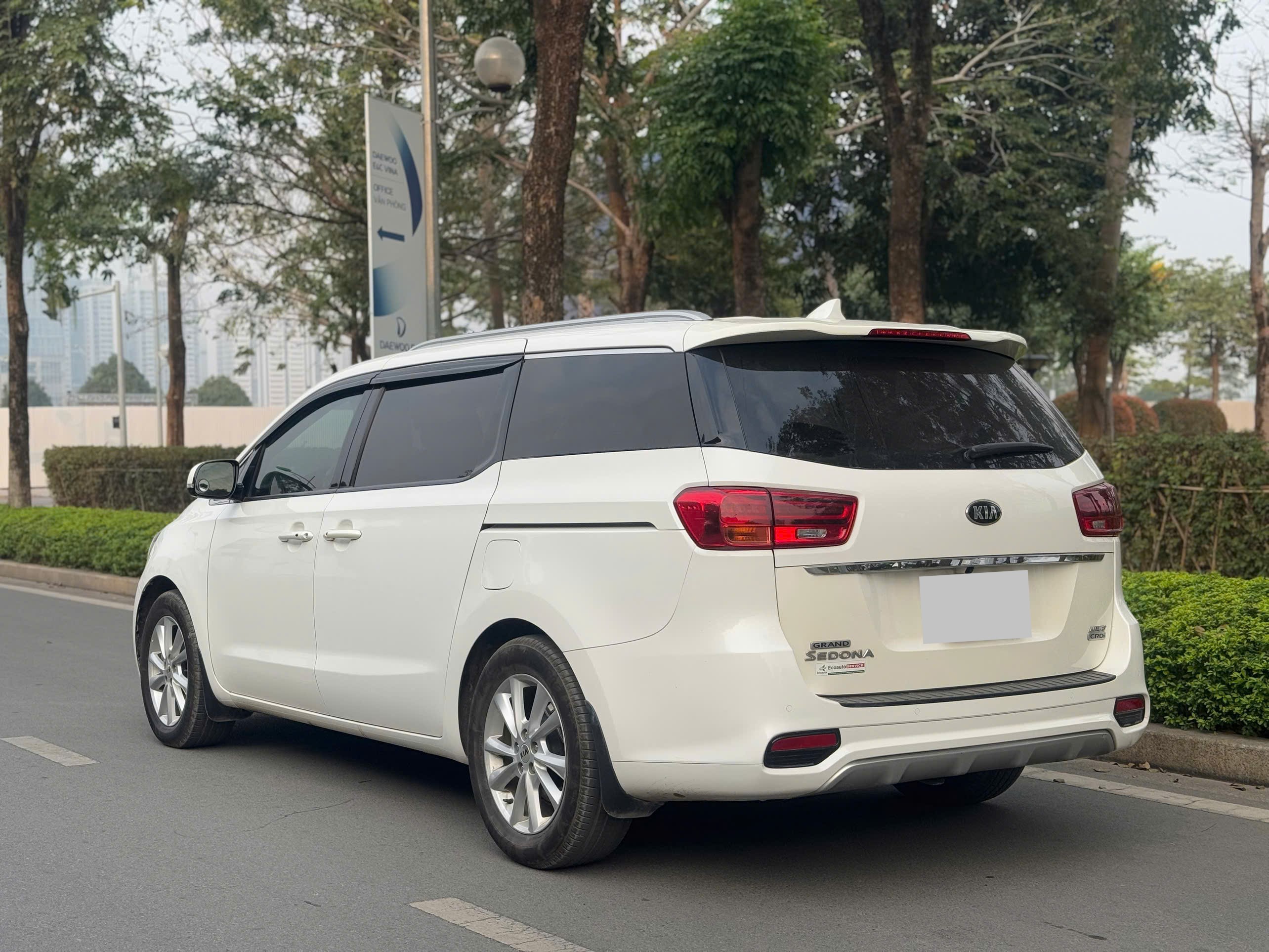 Kia Sedona 2.2 DATH Luxury 2020 màu trắng