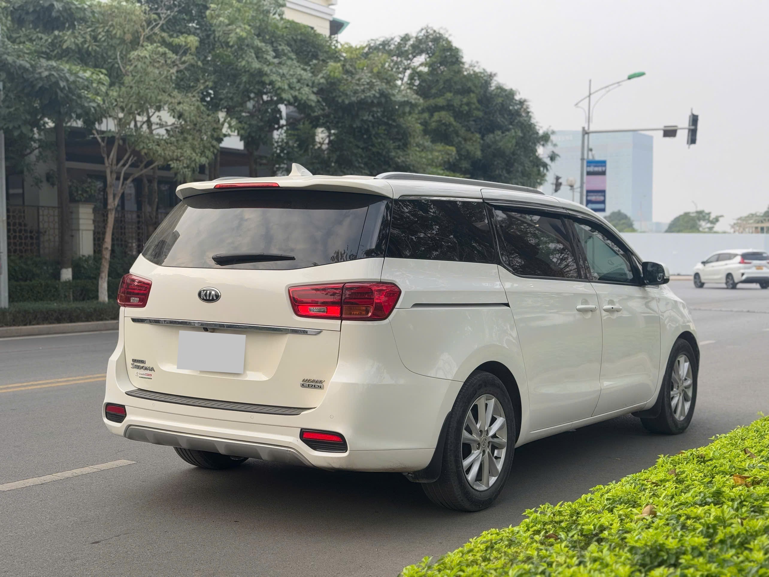 Kia Sedona 2.2 DATH Luxury 2020 màu trắng