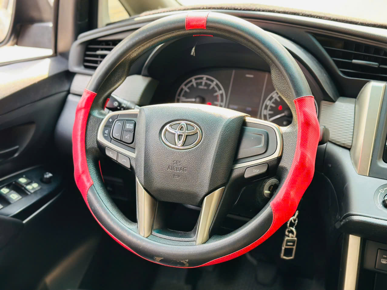 Toyota Innova 2.0E 2020 màu xám 