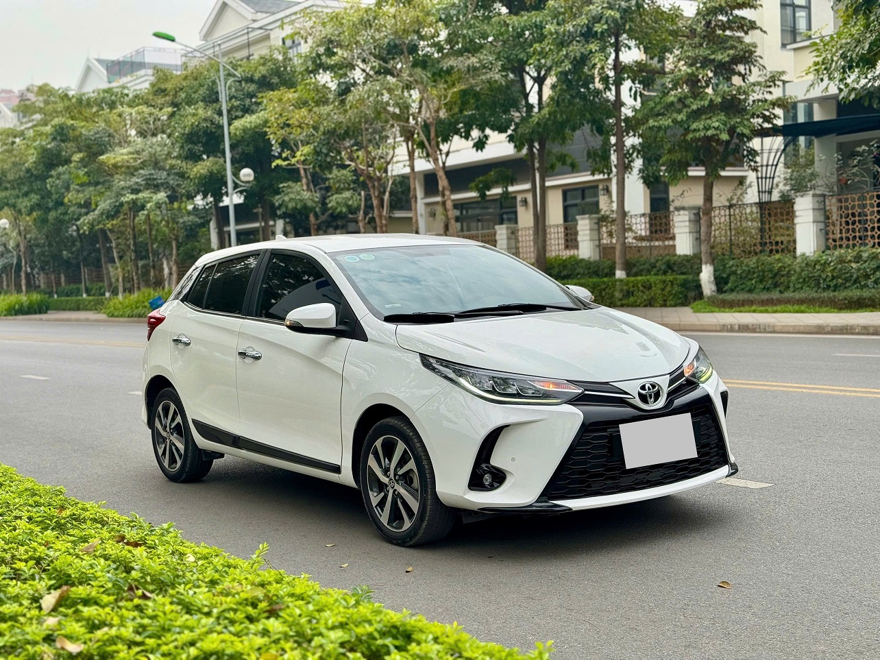 Toyota Yaris 1.5G 2021 màu trắng