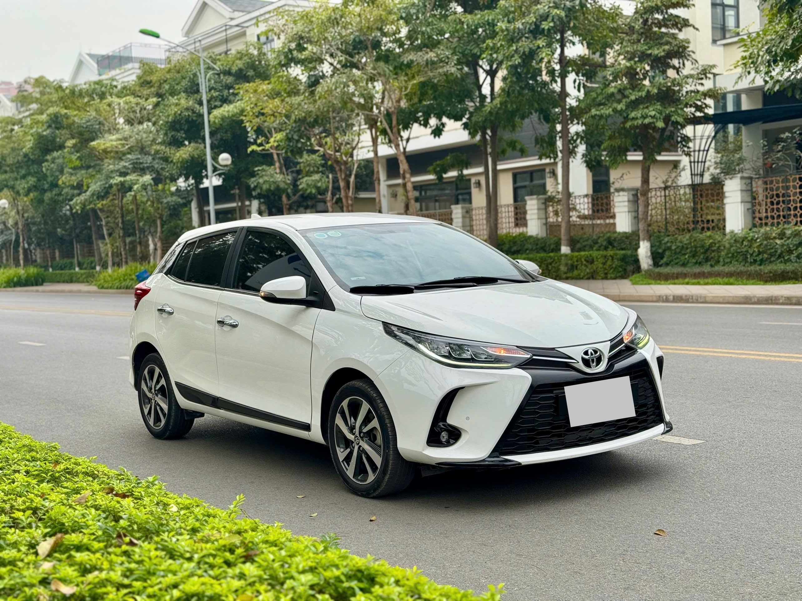 Toyota Yaris 1.5G 2021 màu trắng