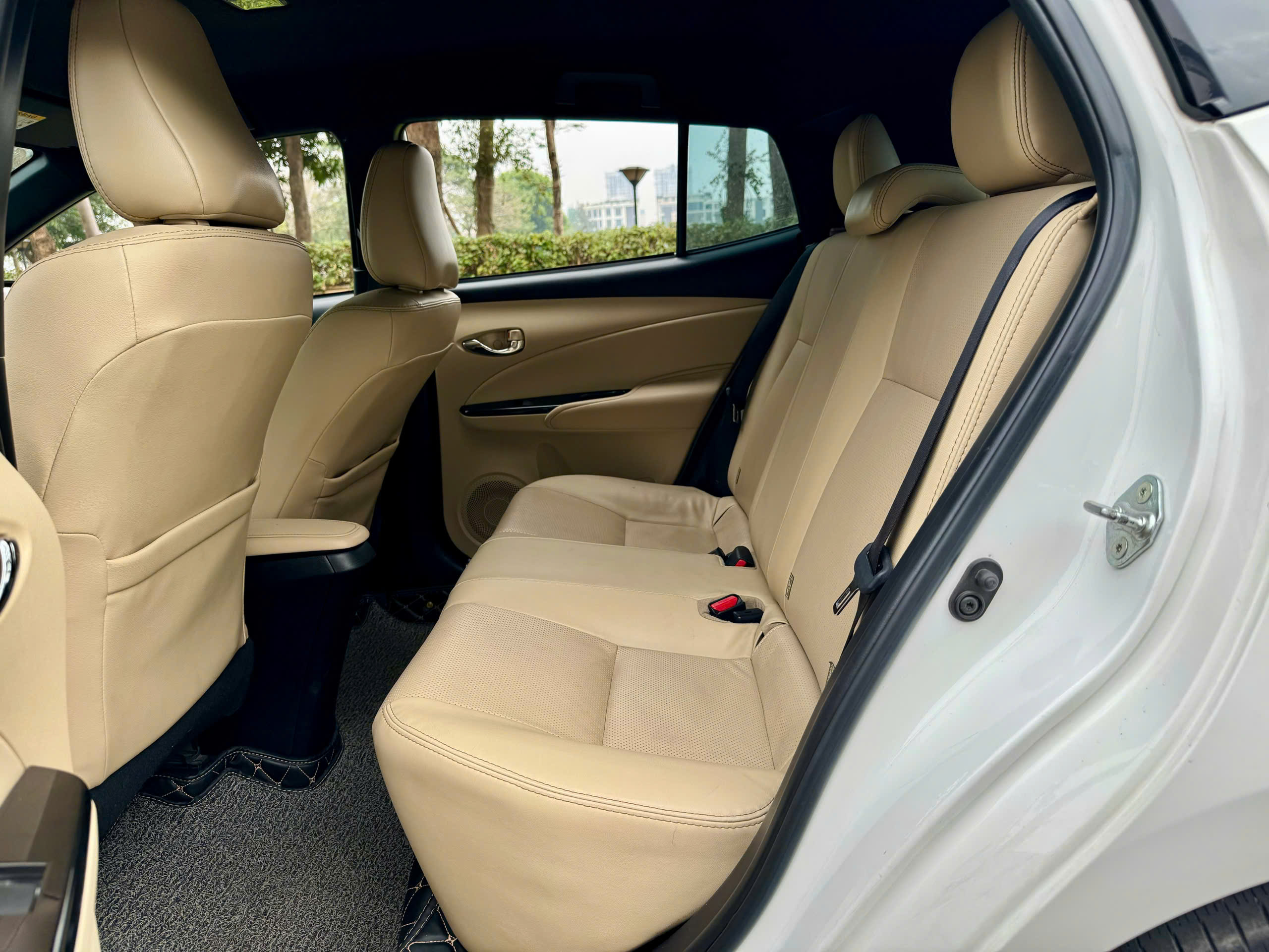 Toyota Yaris 1.5G 2021 màu trắng