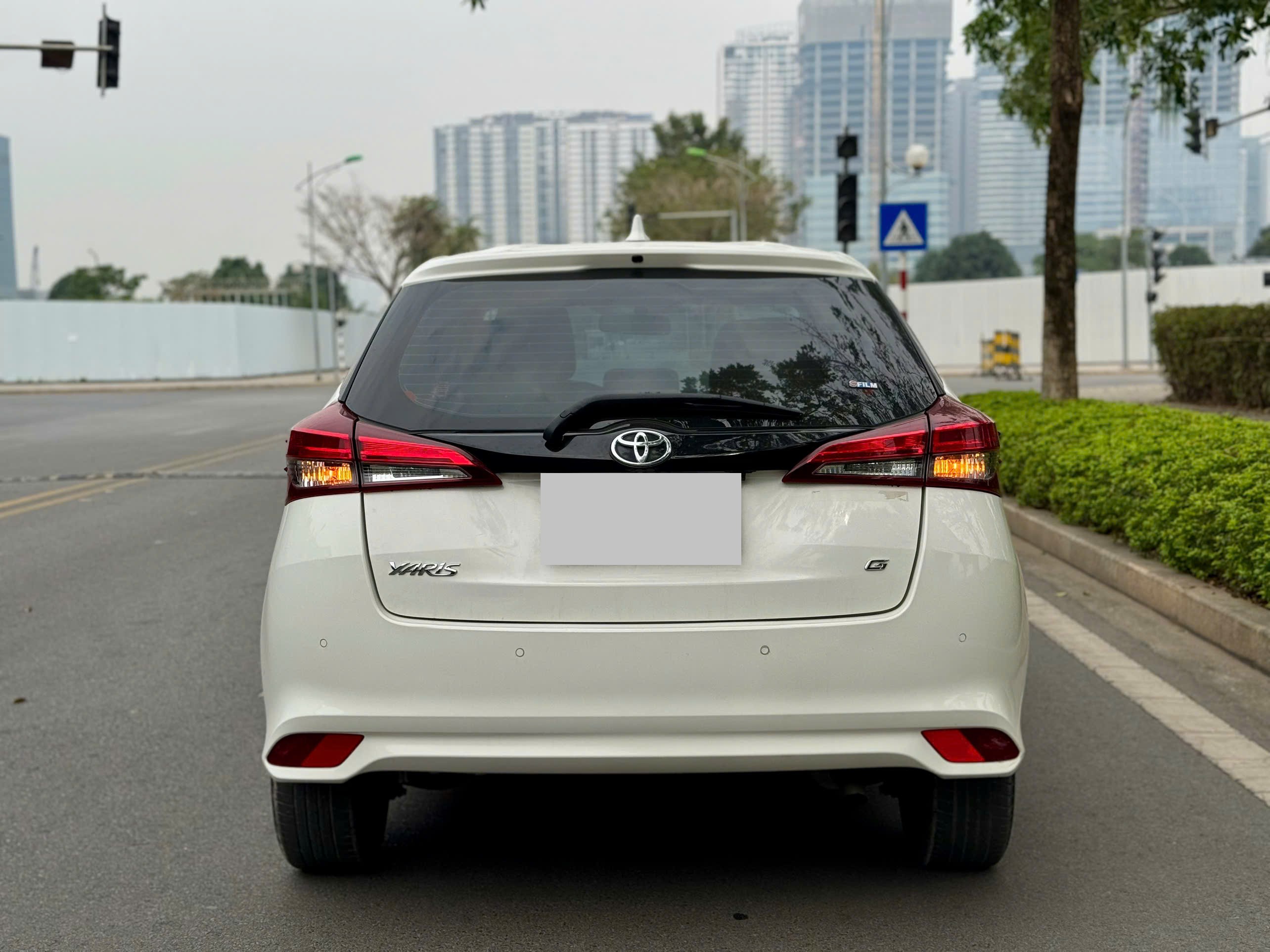 Toyota Yaris 1.5G 2021 màu trắng
