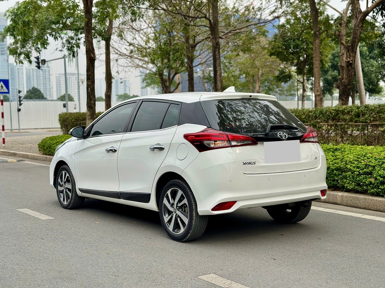 Toyota Yaris 1.5G 2021 màu trắng