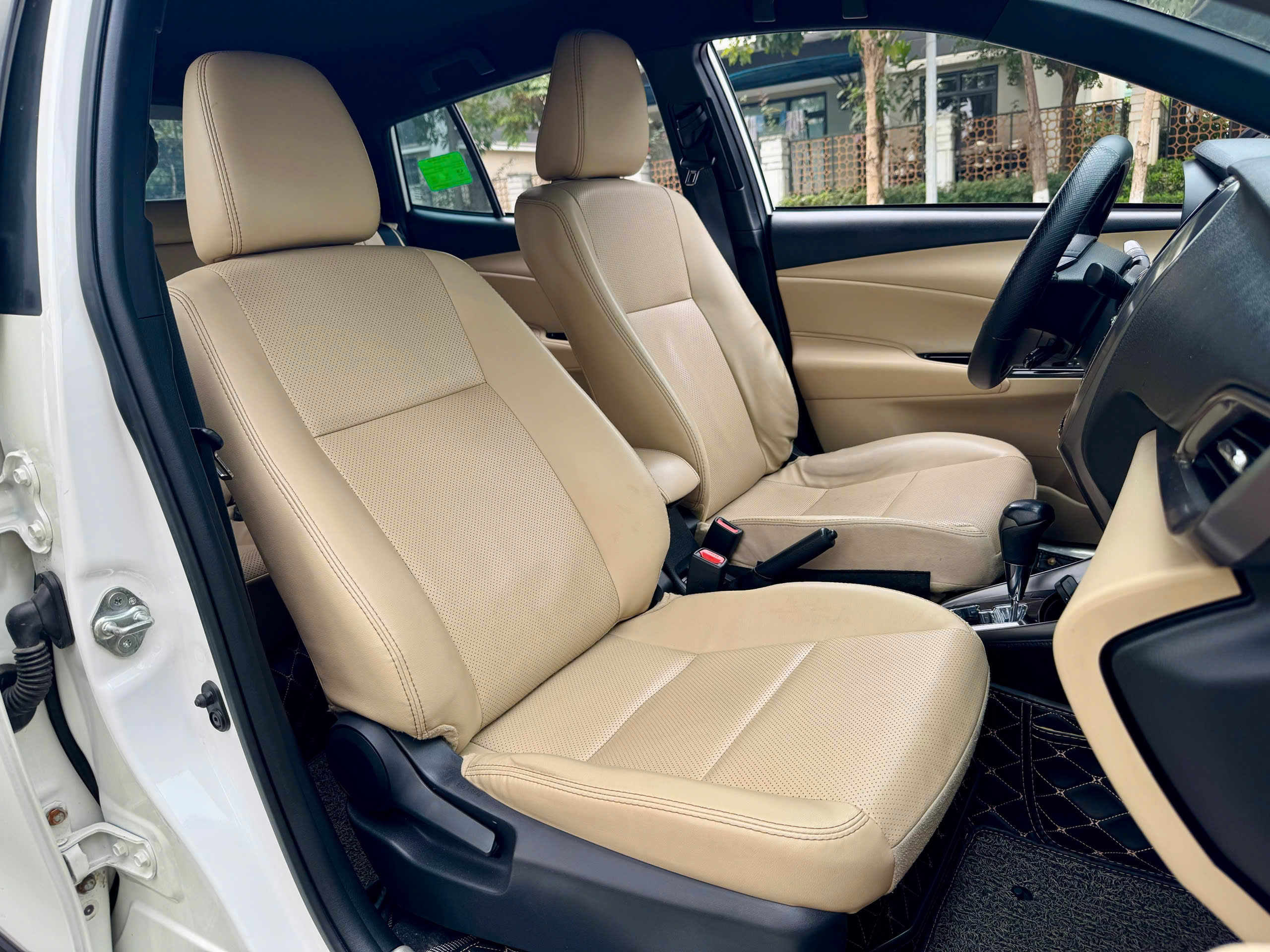 Toyota Yaris 1.5G 2021 màu trắng