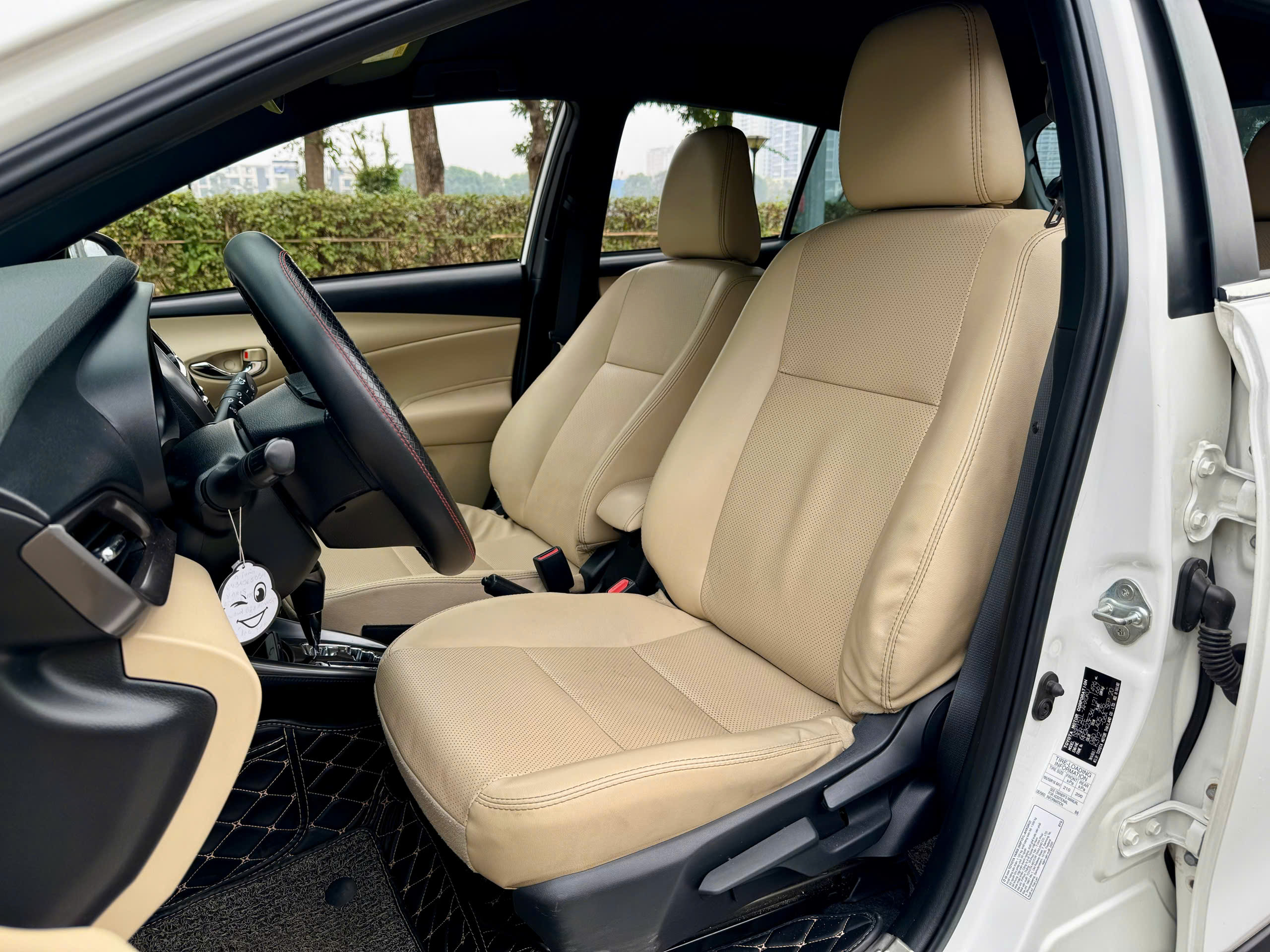 Toyota Yaris 1.5G 2021 màu trắng