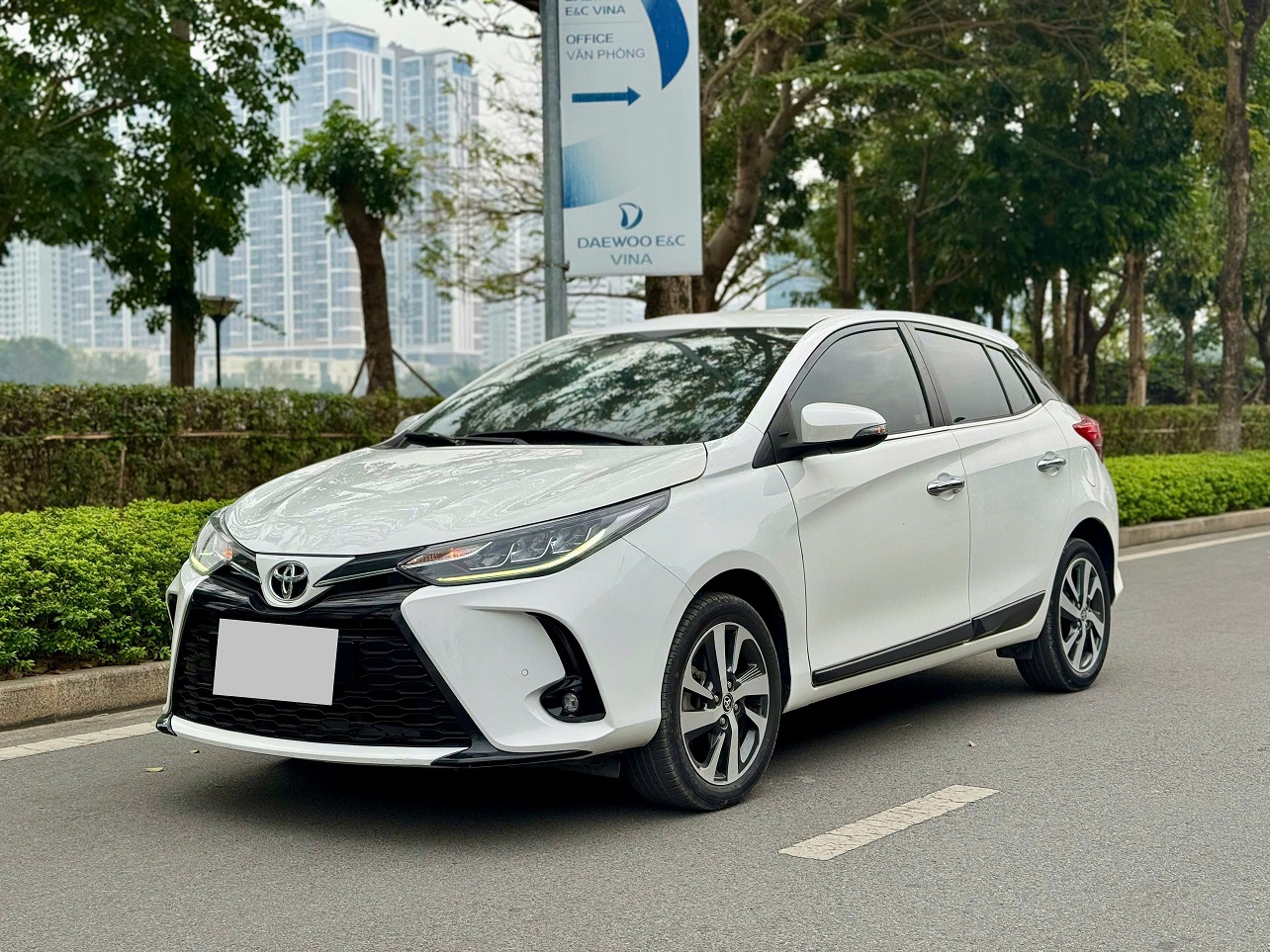 Toyota Yaris 1.5G 2021 màu trắng