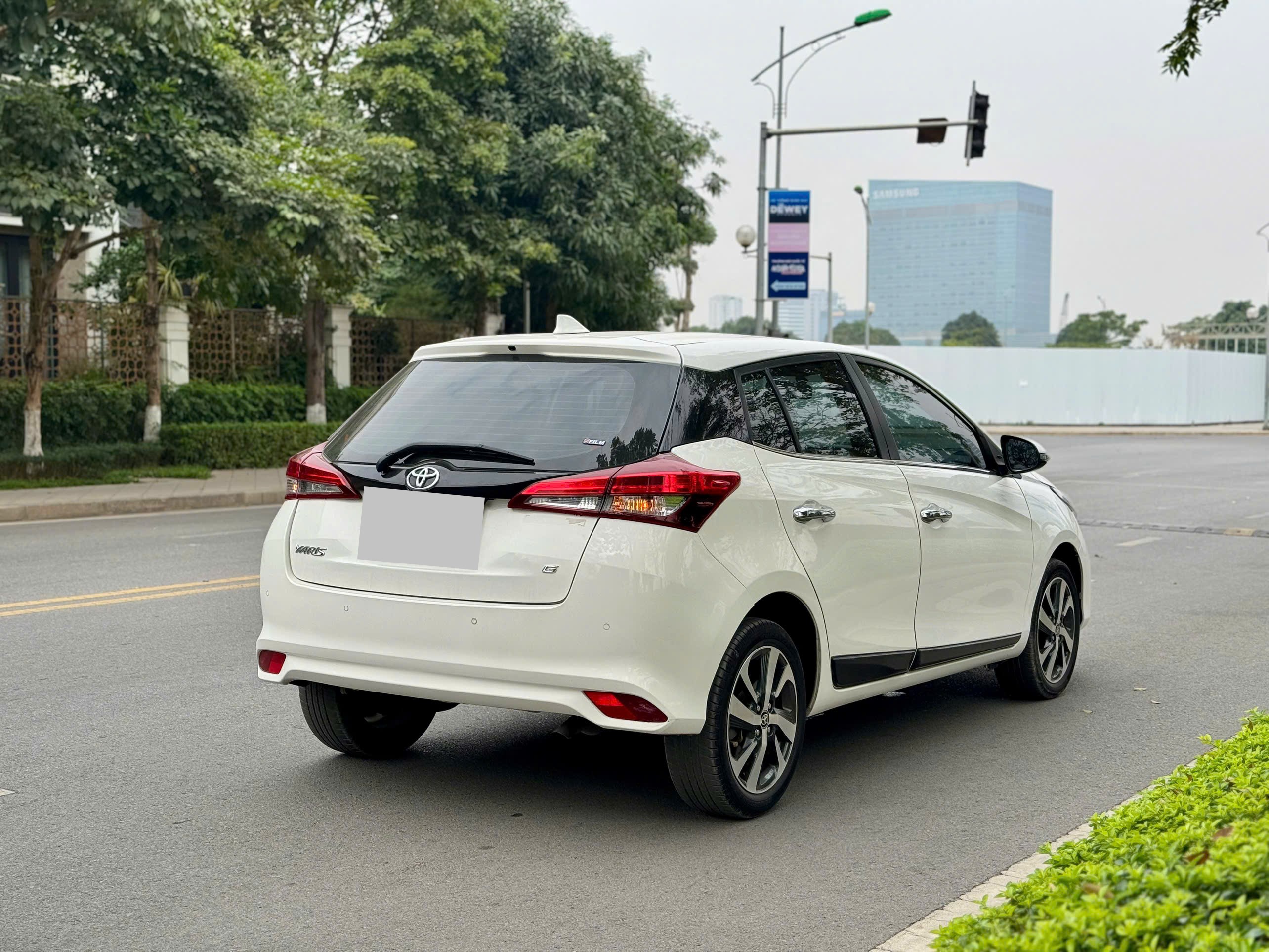 Toyota Yaris 1.5G 2021 màu trắng