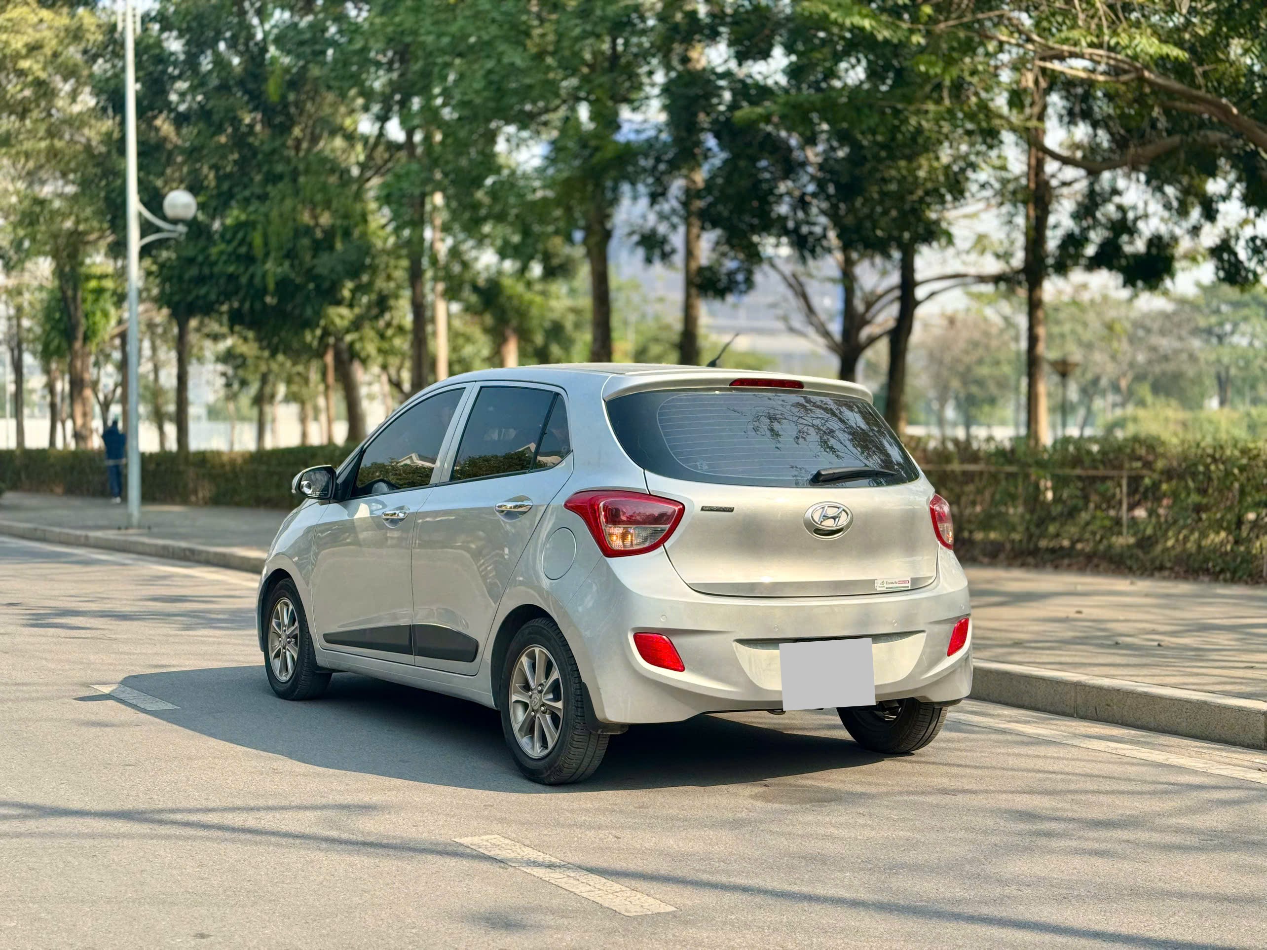 Hyundai I10 1.0AT 2016 màu bạc