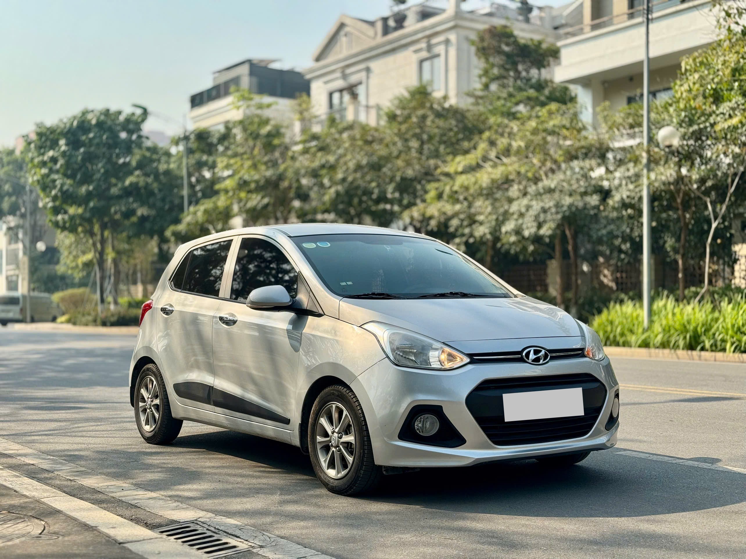 Hyundai I10 1.0AT 2016 màu bạc