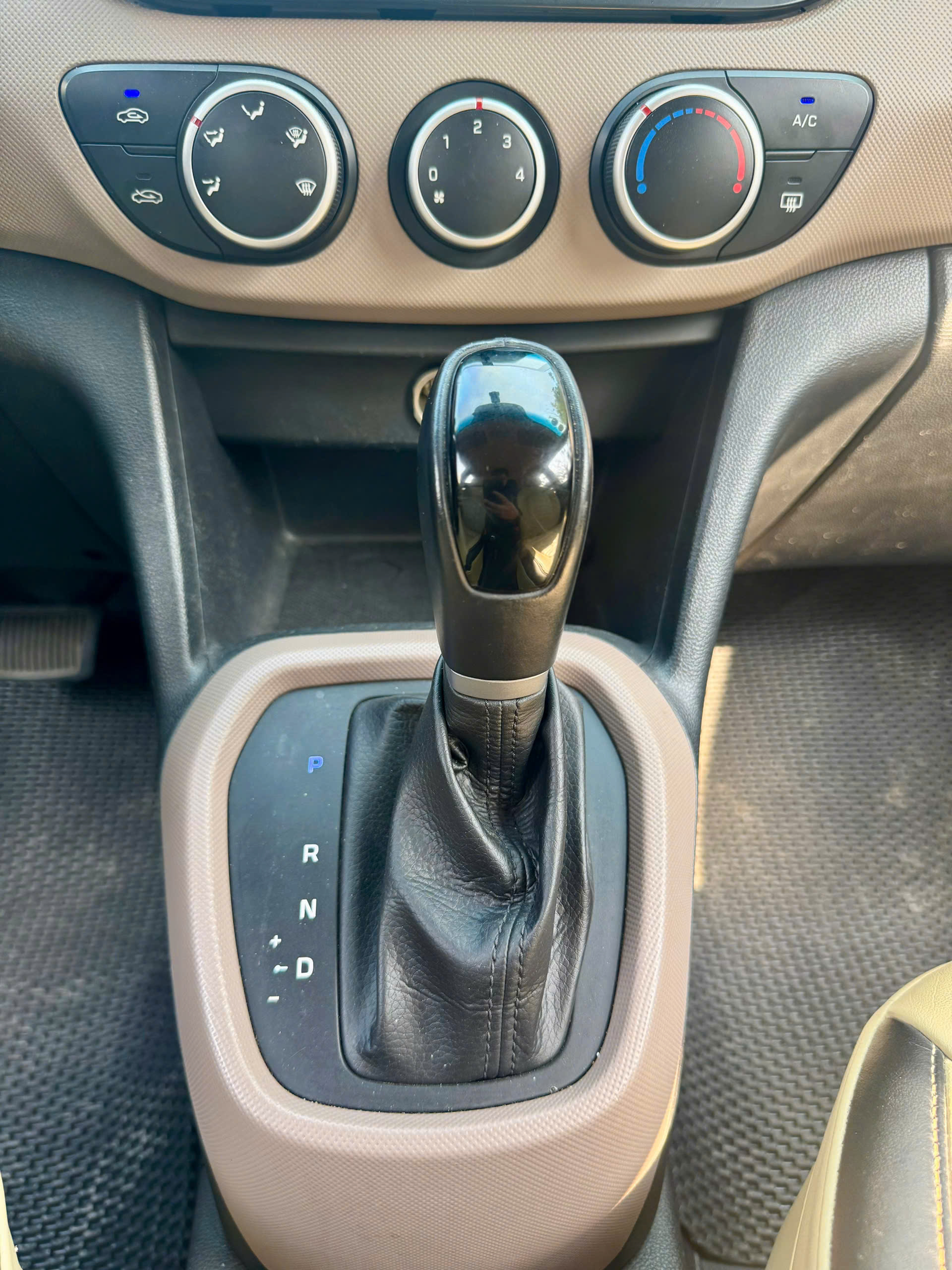 Hyundai I10 1.0AT 2016 màu bạc