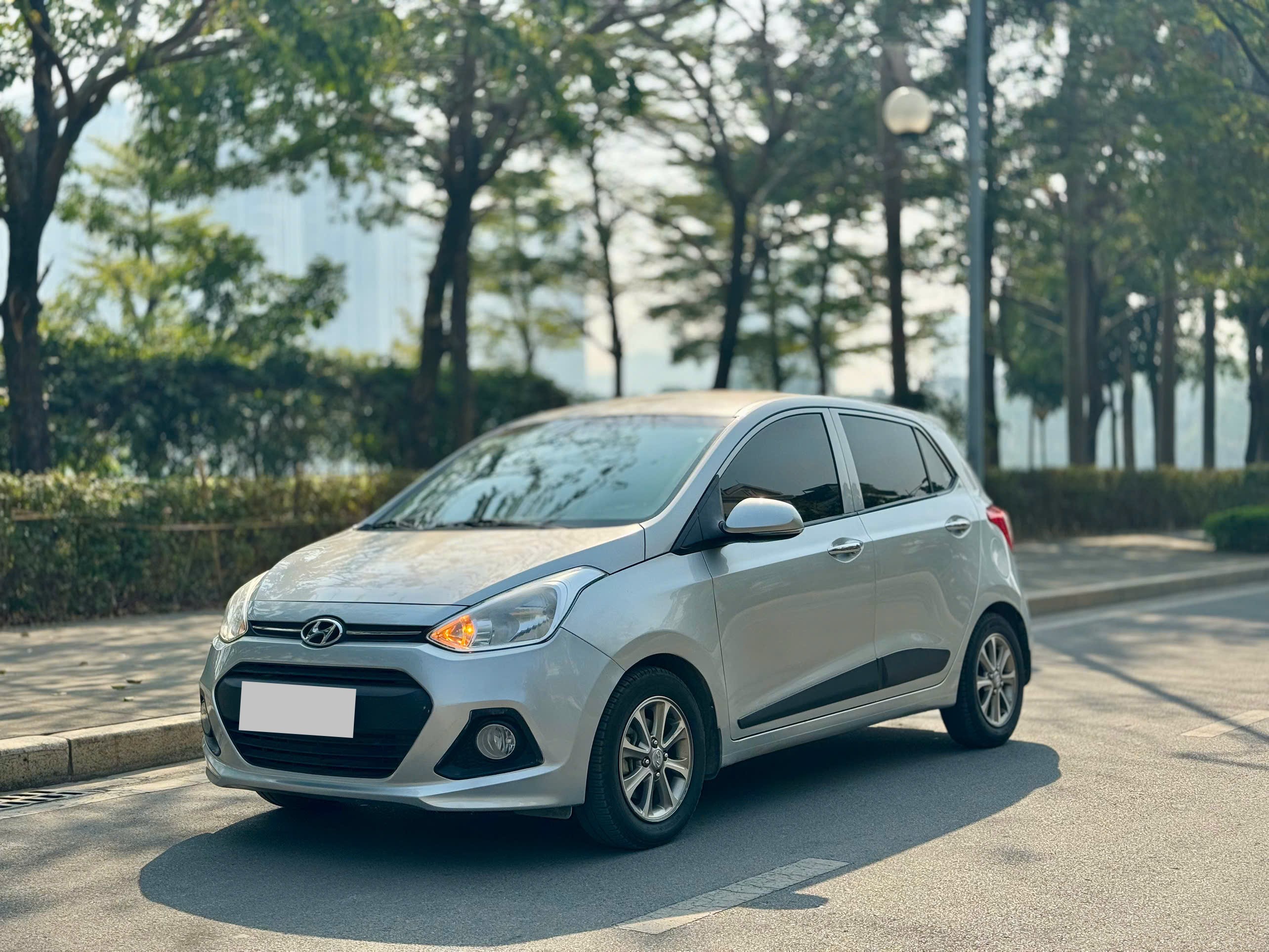 Hyundai I10 1.0AT 2016 màu bạc