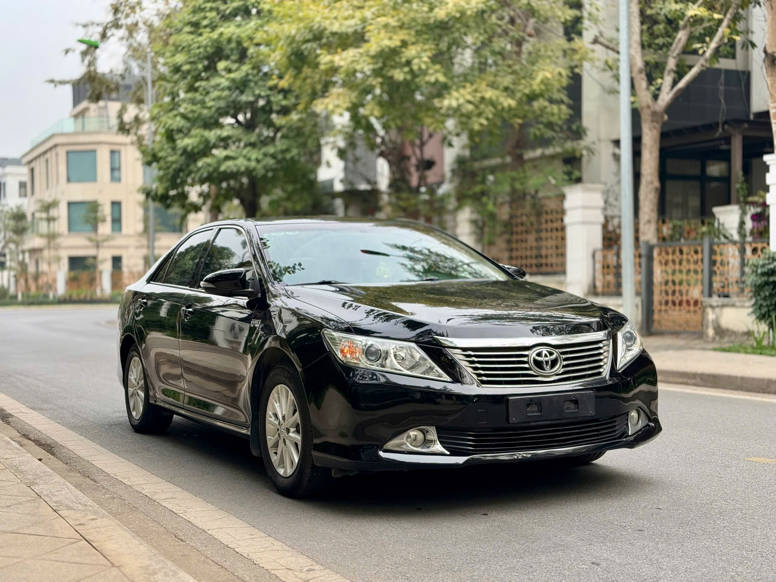 Toyota Camry 2.0E 2012 màu đen