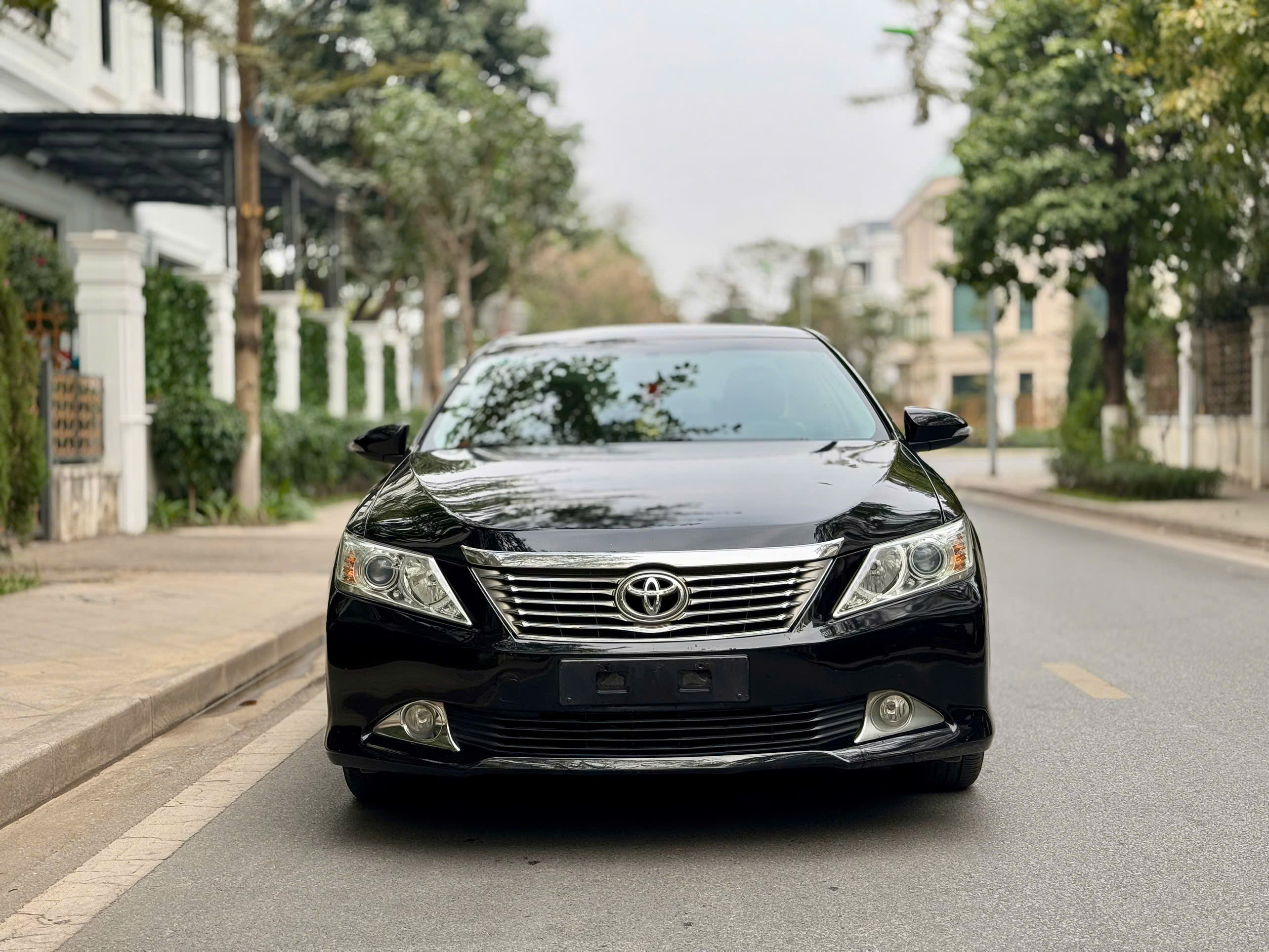 Toyota Camry 2.0E 2012 màu đen