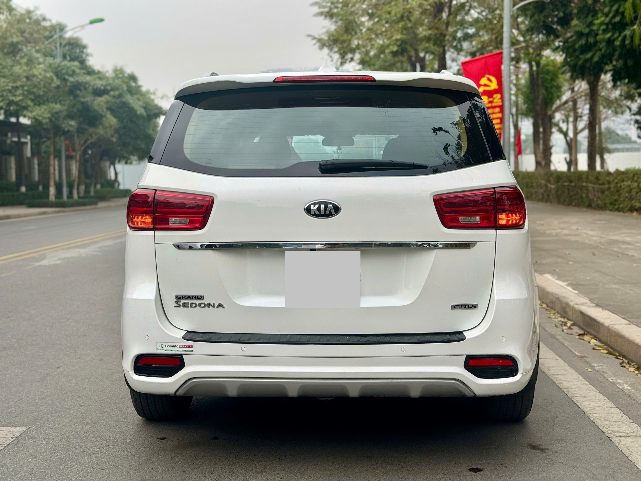 Kia Sedona 2.2 DAT 2019 màu trắng