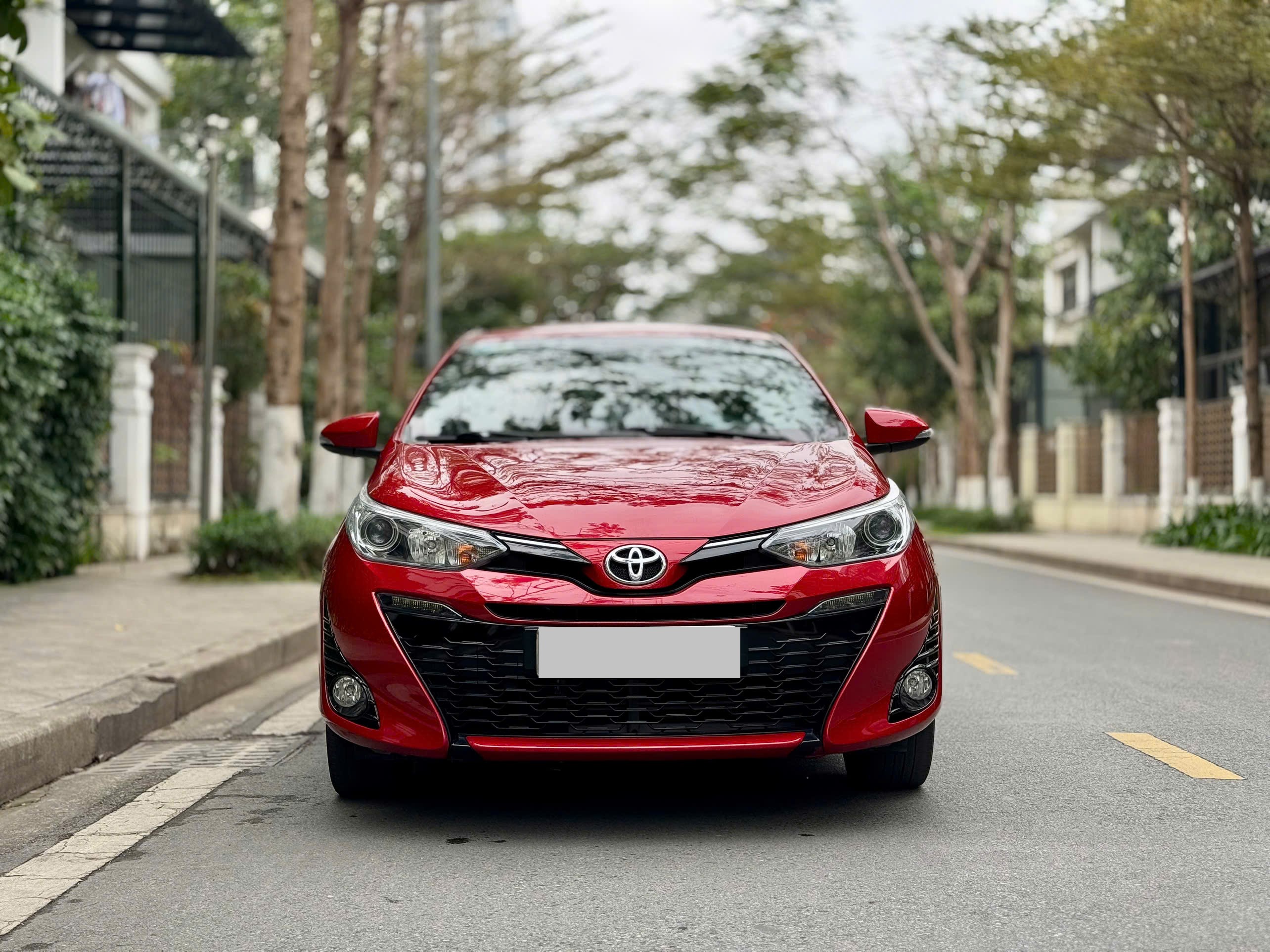 Toyota Yaris 1.5G 2019 màu đỏ