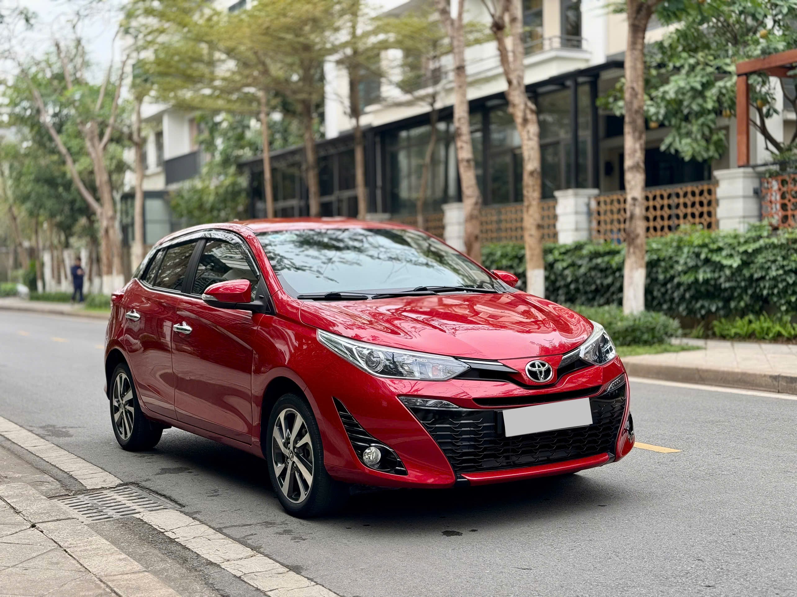 Toyota Yaris 1.5G 2019 màu đỏ