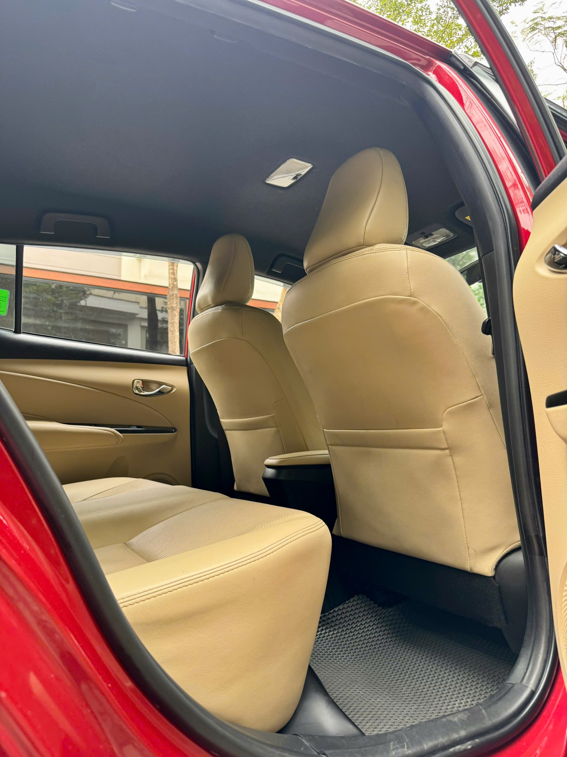 Toyota Yaris 1.5G 2019 màu đỏ