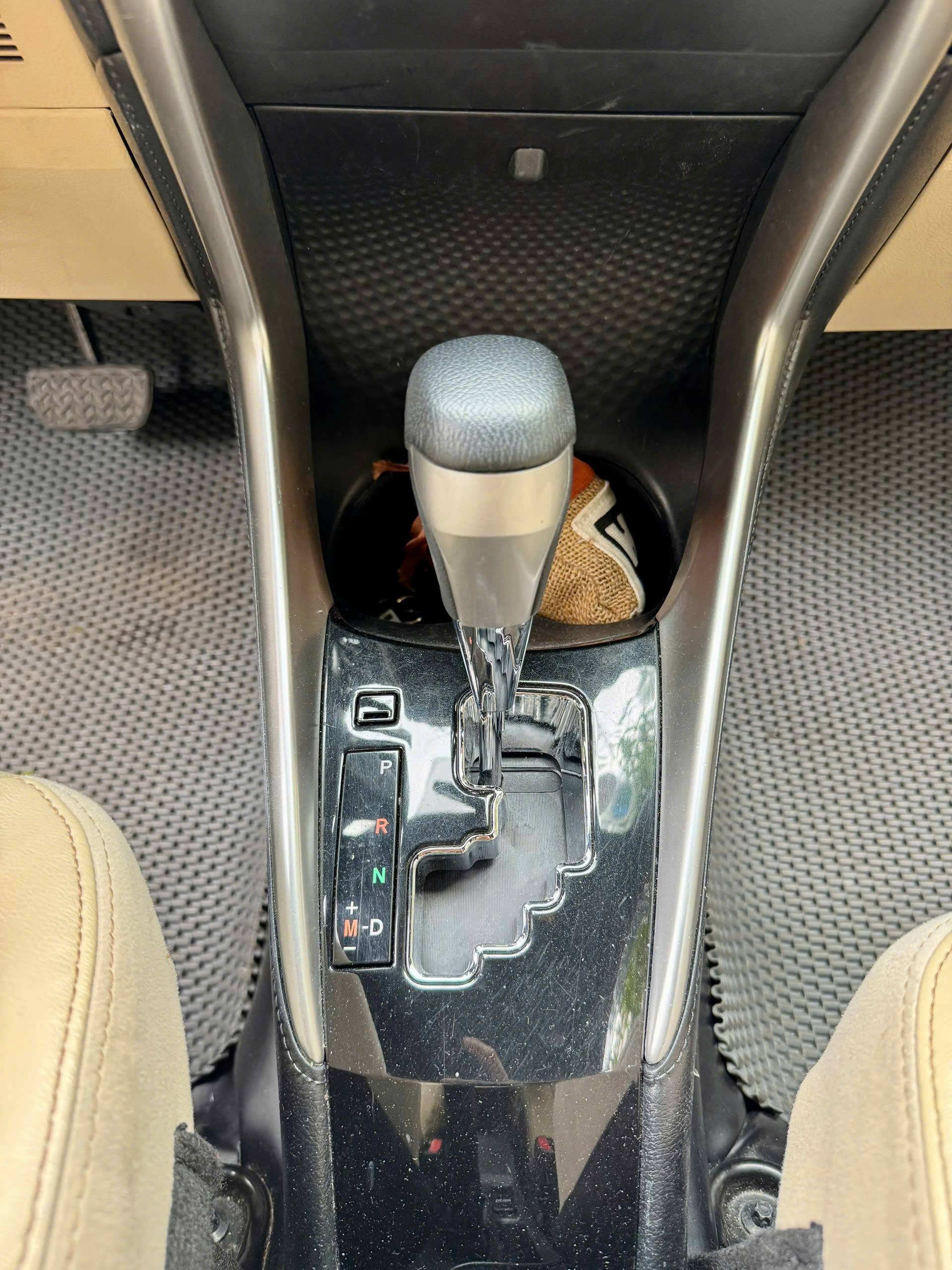 Toyota Yaris 1.5G 2019 màu đỏ