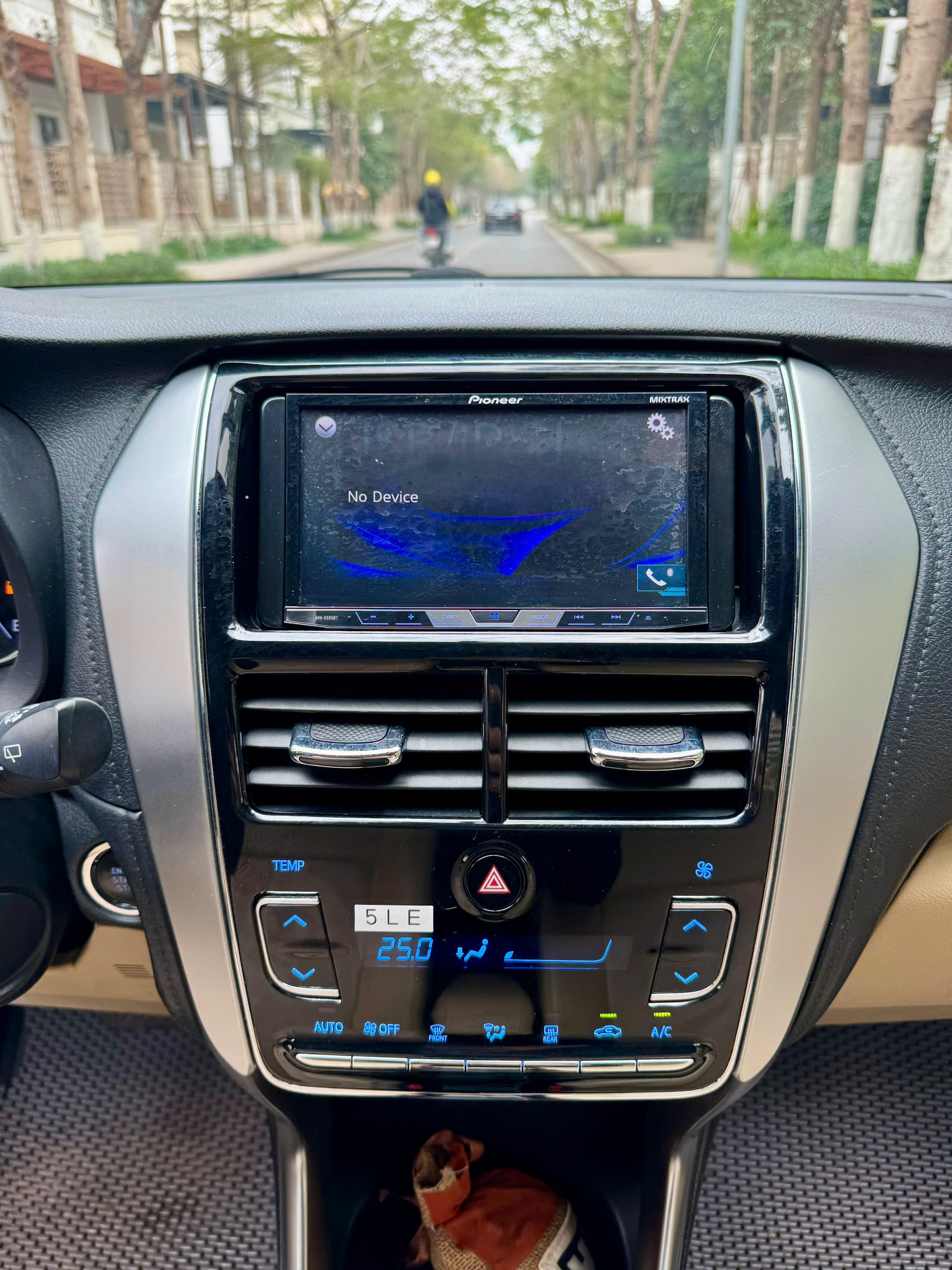 Toyota Yaris 1.5G 2019 màu đỏ