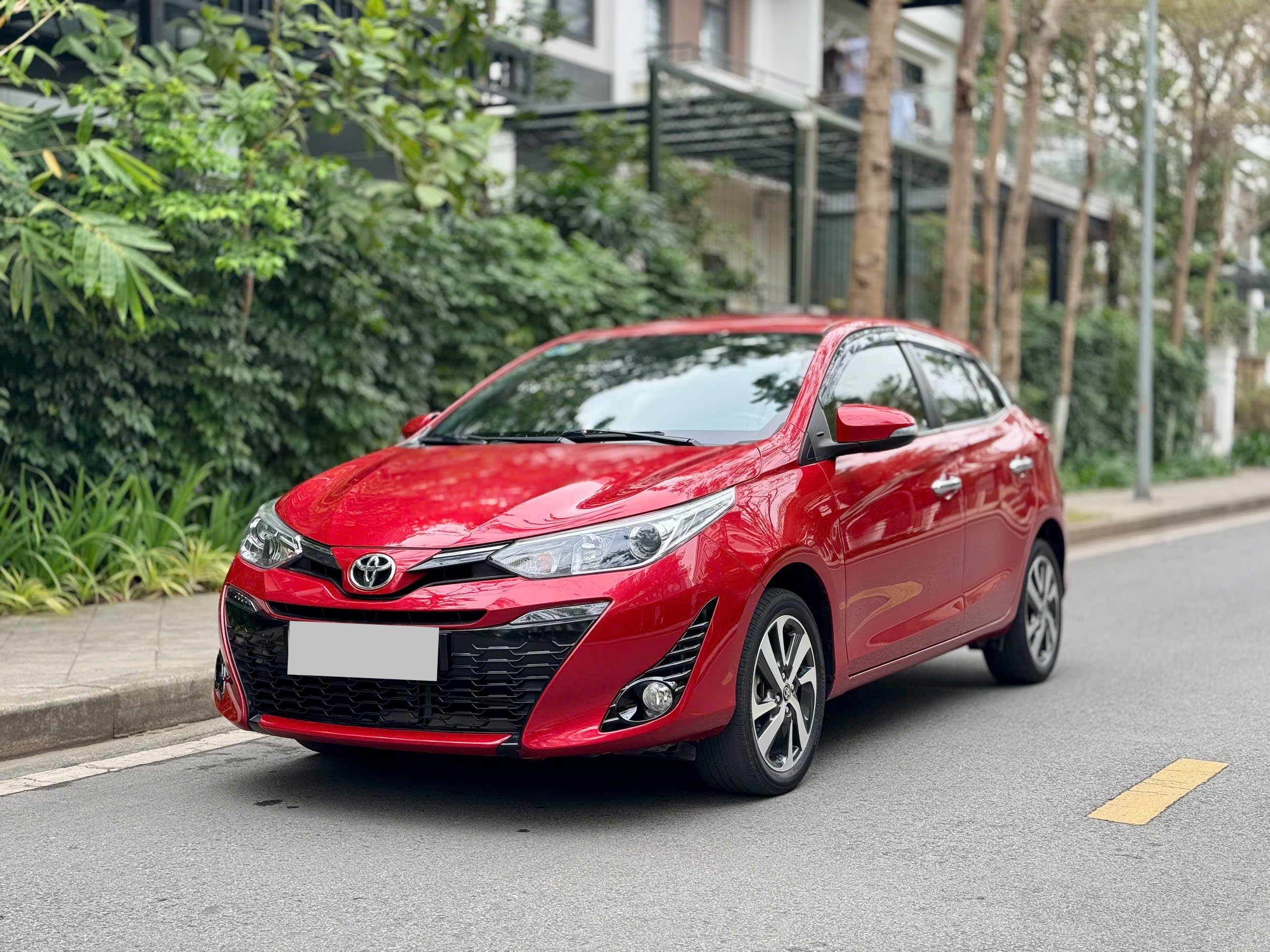 Toyota Yaris 1.5G 2019 màu đỏ