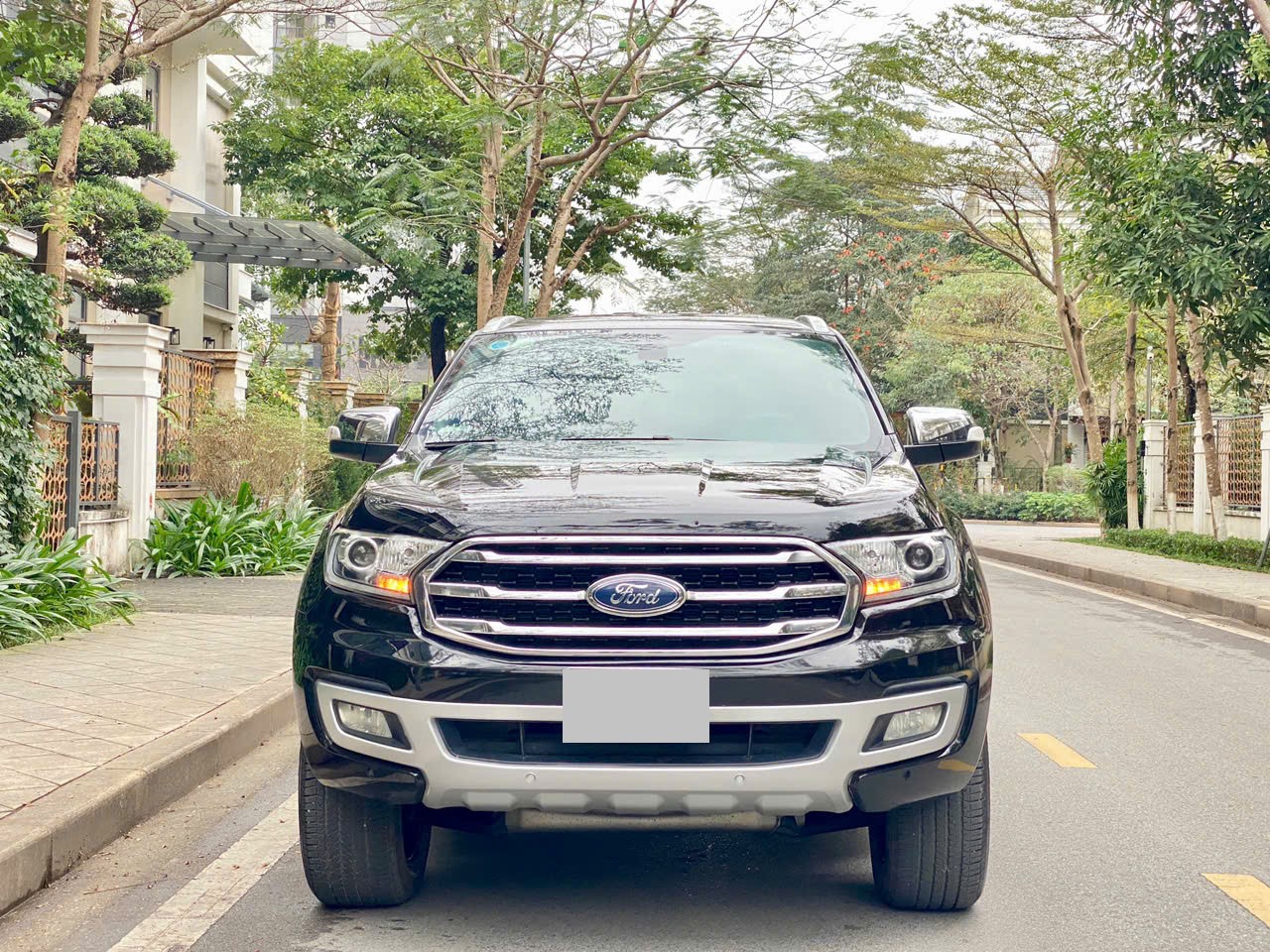 Ford Everest Titanium 2.0L 4x2 AT 2019 màu đen