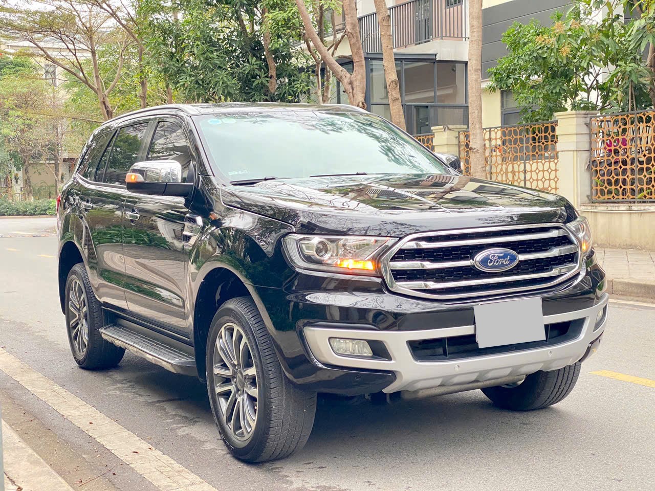 Ford Everest Titanium 2.0L 4x2 AT 2019 màu đen