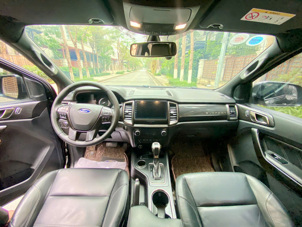 Ford Everest Titanium 2.0L 4x2 AT 2019 màu đen