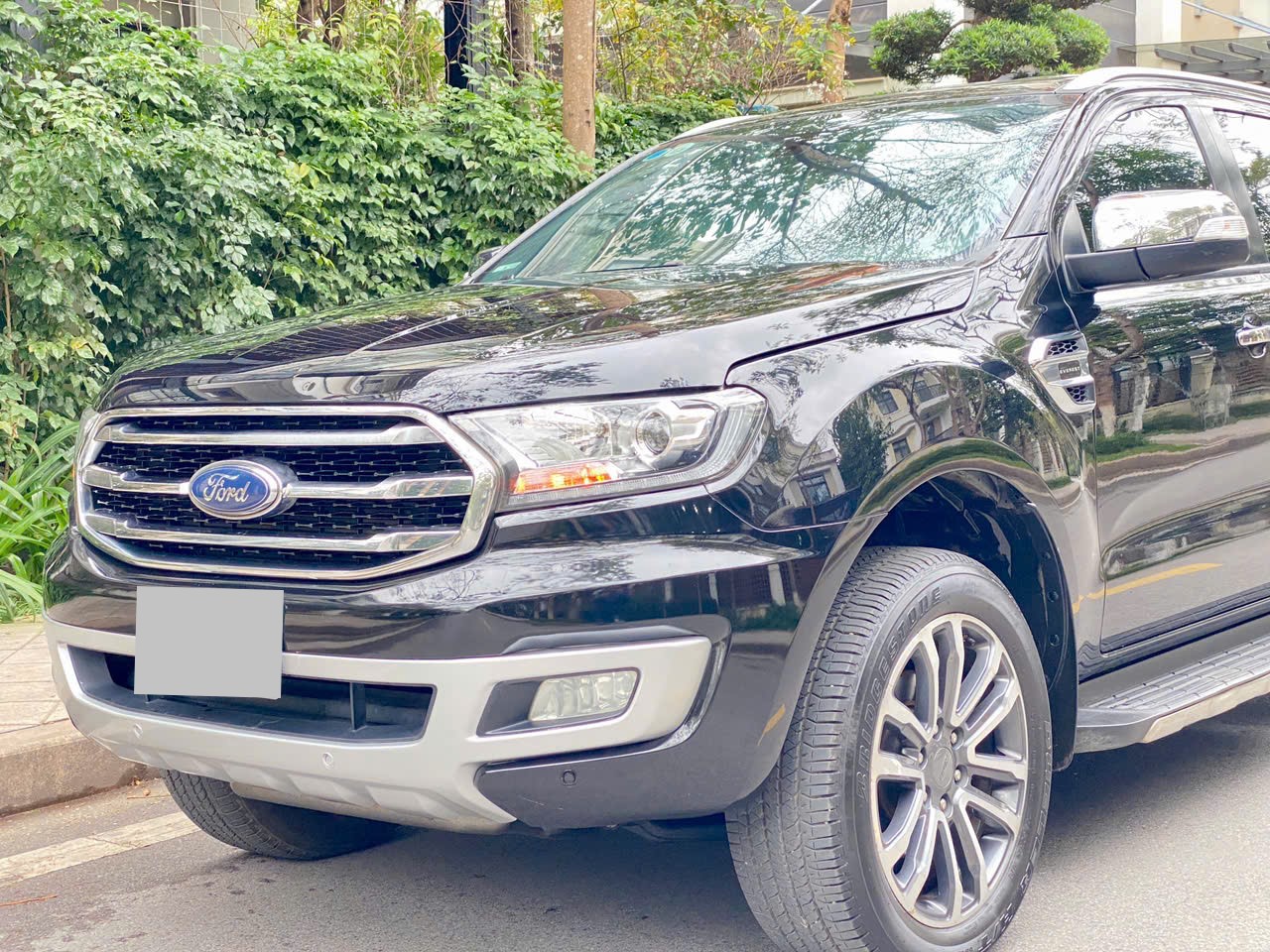 Ford Everest Titanium 2.0L 4x2 AT 2019 màu đen