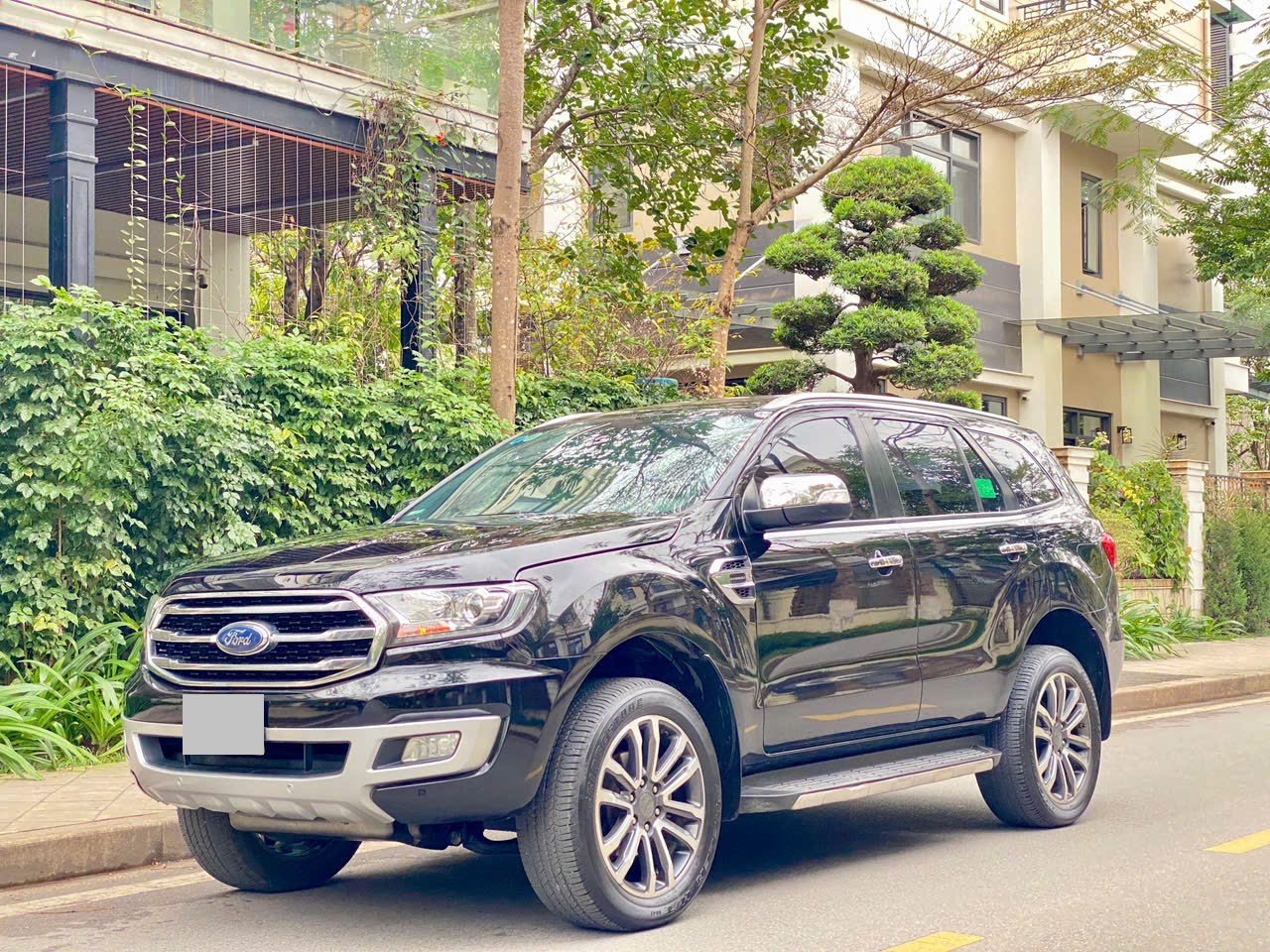 Ford Everest Titanium 2.0L 4x2 AT 2019 màu đen