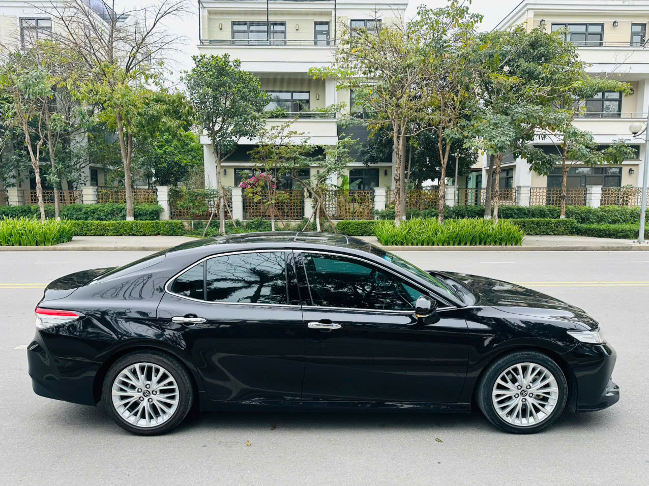 Toyota Camry 2.5Q 2019 đen