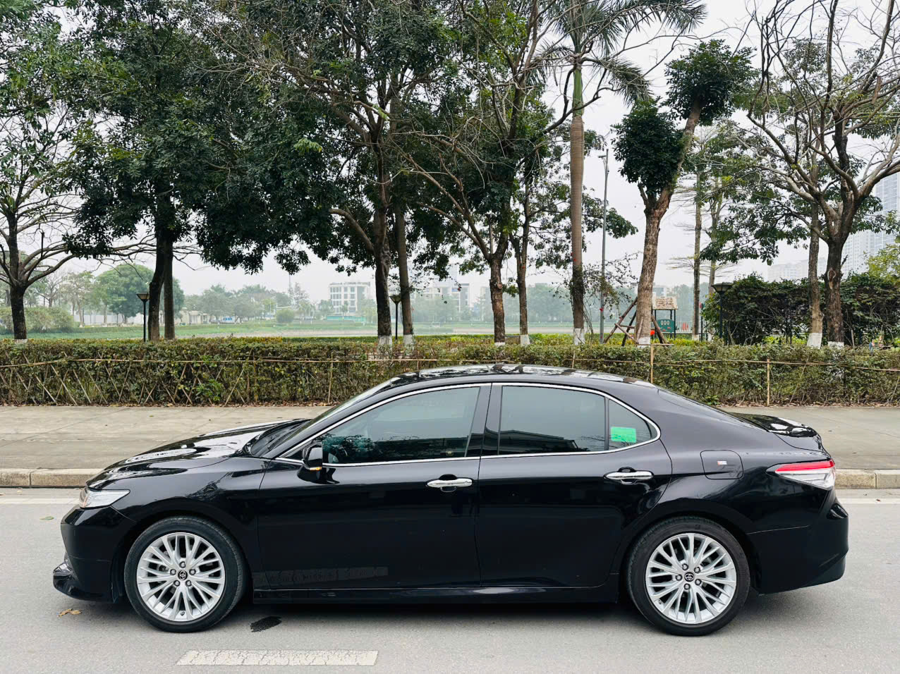 Toyota Camry 2.5Q 2019 đen