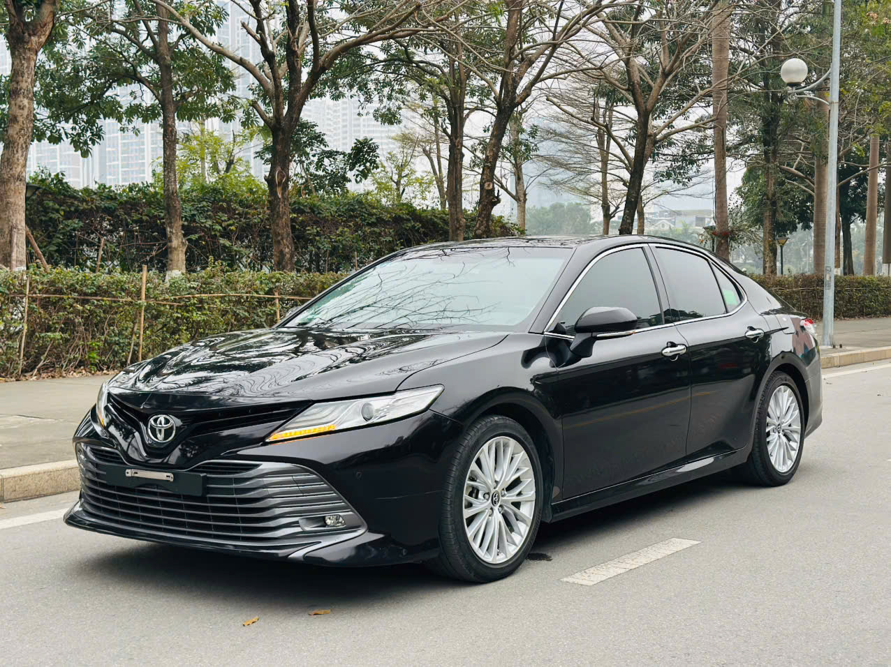 Toyota Camry 2.5Q 2019 đen