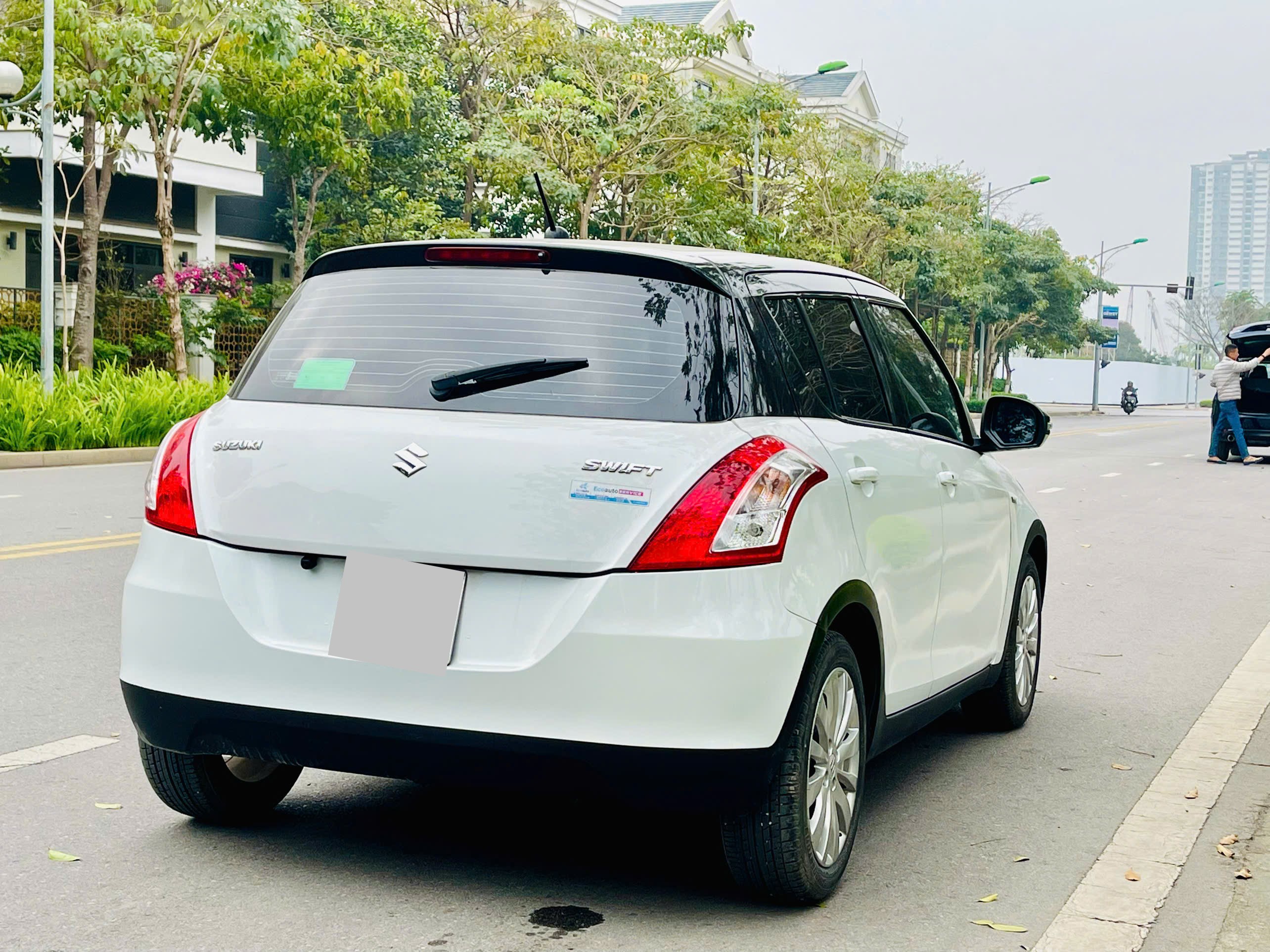 Suzuki Swift 1.4 AT 2016 trắng