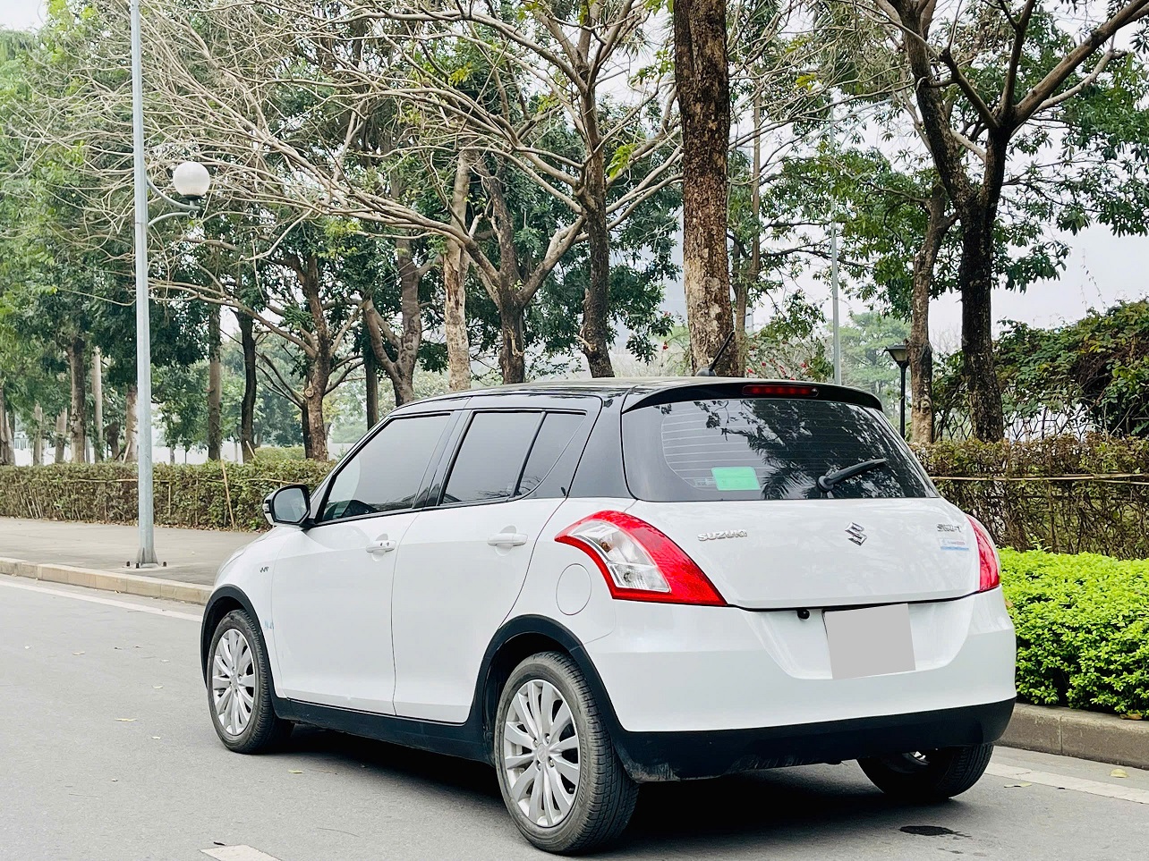 Suzuki Swift 1.4 AT 2016 trắng