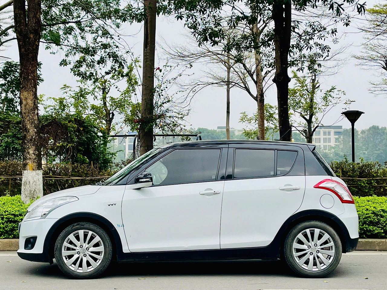 Suzuki Swift 1.4 AT 2016 trắng