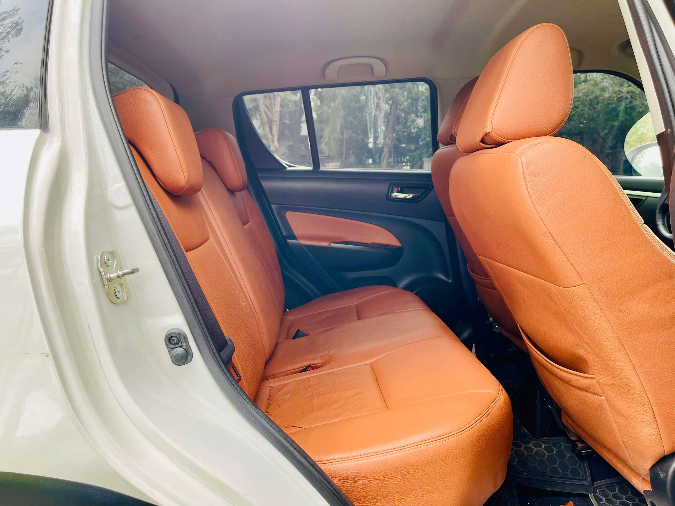 Suzuki Swift 1.4 AT 2016 trắng