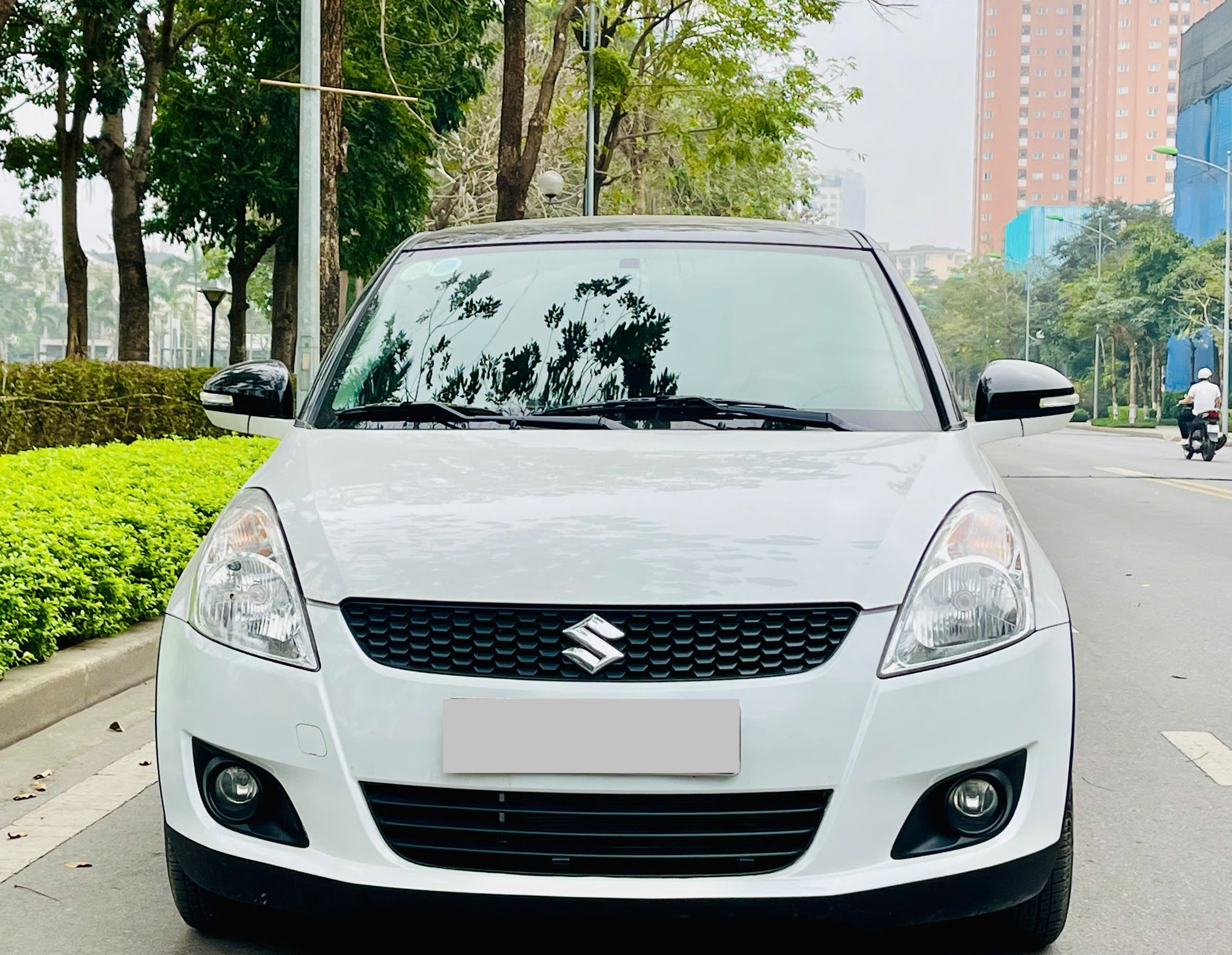 Suzuki Swift 1.4 AT 2016 trắng