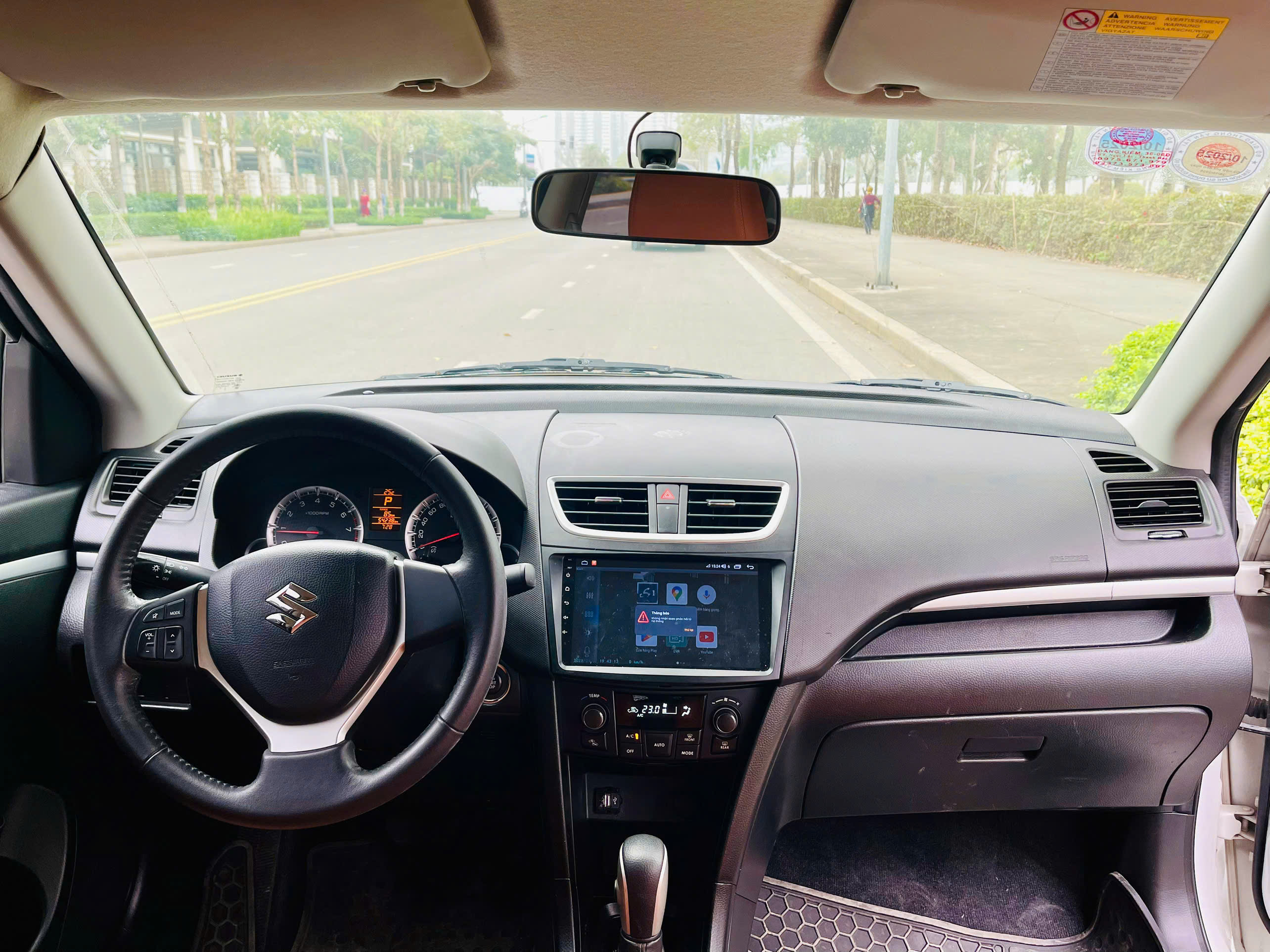 Suzuki Swift 1.4 AT 2016 trắng