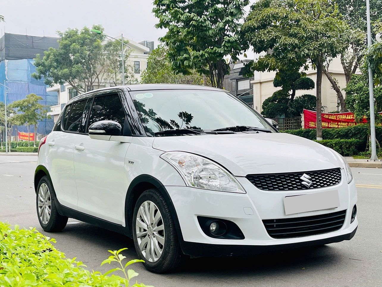 Suzuki Swift 1.4 AT 2016 trắng