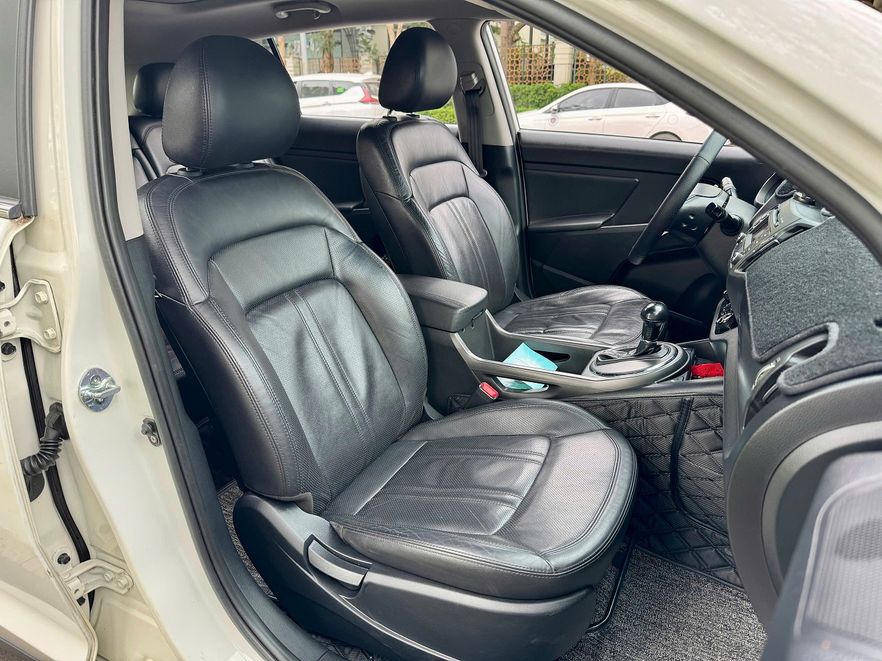 Kia Sportage 2.0 AT 2011 trắng