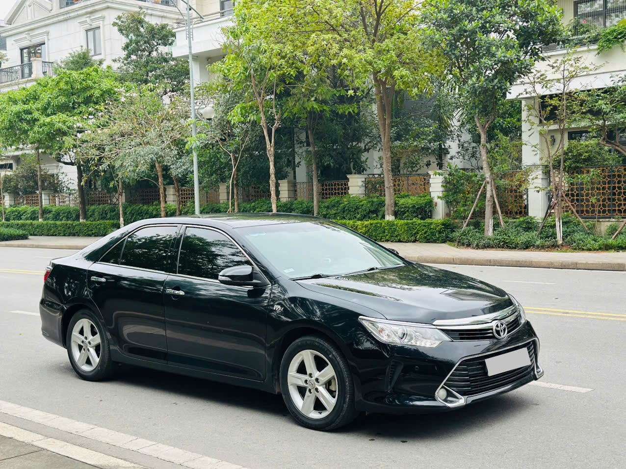 Toyota Camry 2.5Q 2017 đen