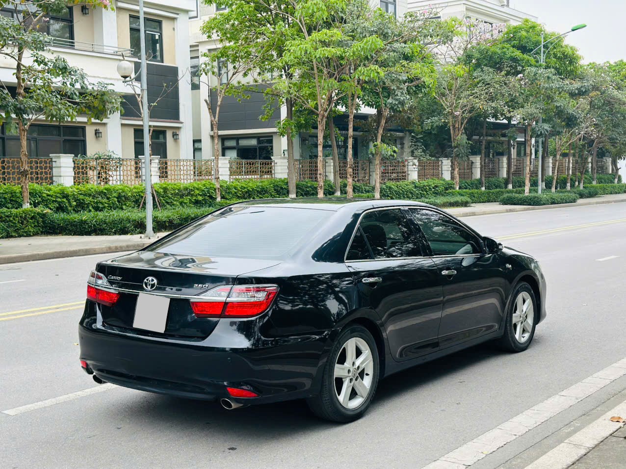 Toyota Camry 2.5Q 2017 đen