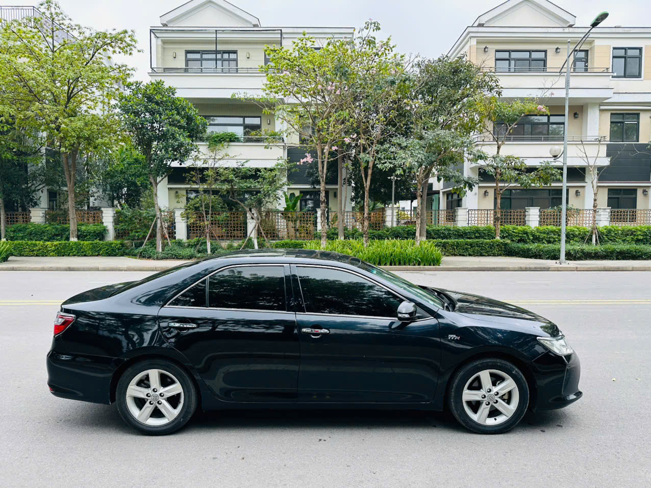 Toyota Camry 2.5Q 2017 đen
