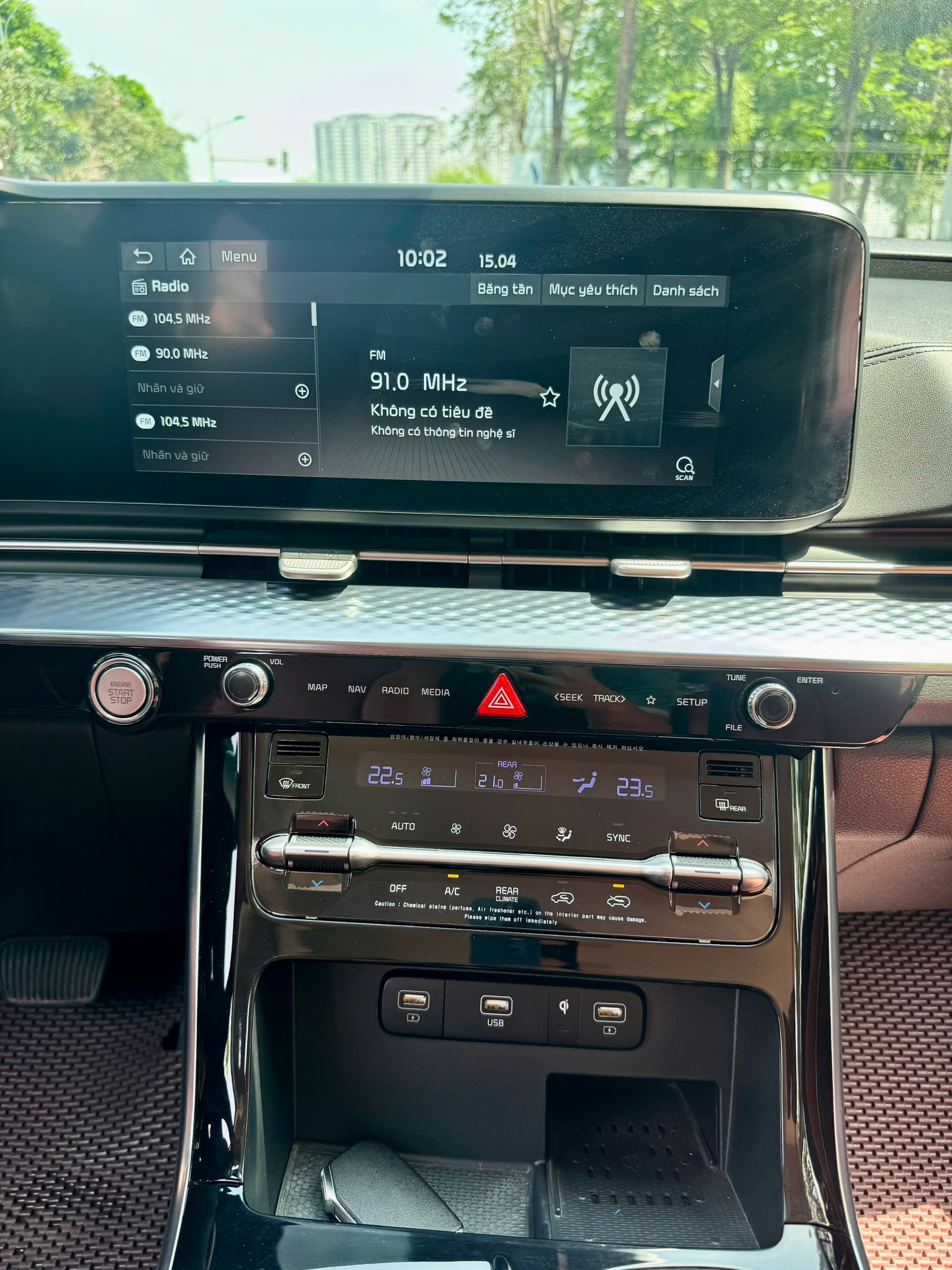 Kia Carnival 2.2DPremium sản xuất 2022 màu trắng