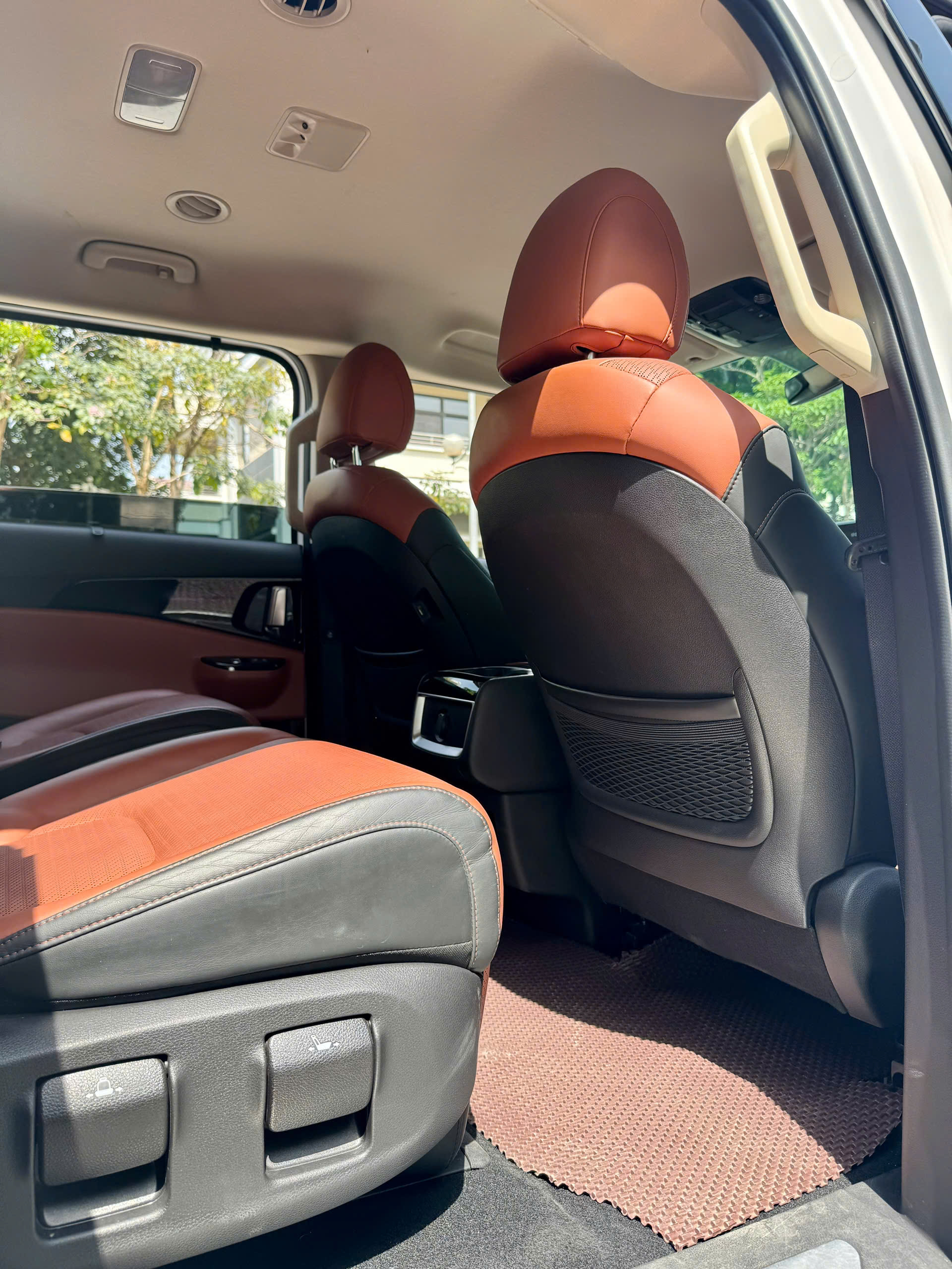 Kia Carnival 2.2DPremium sản xuất 2022 màu trắng