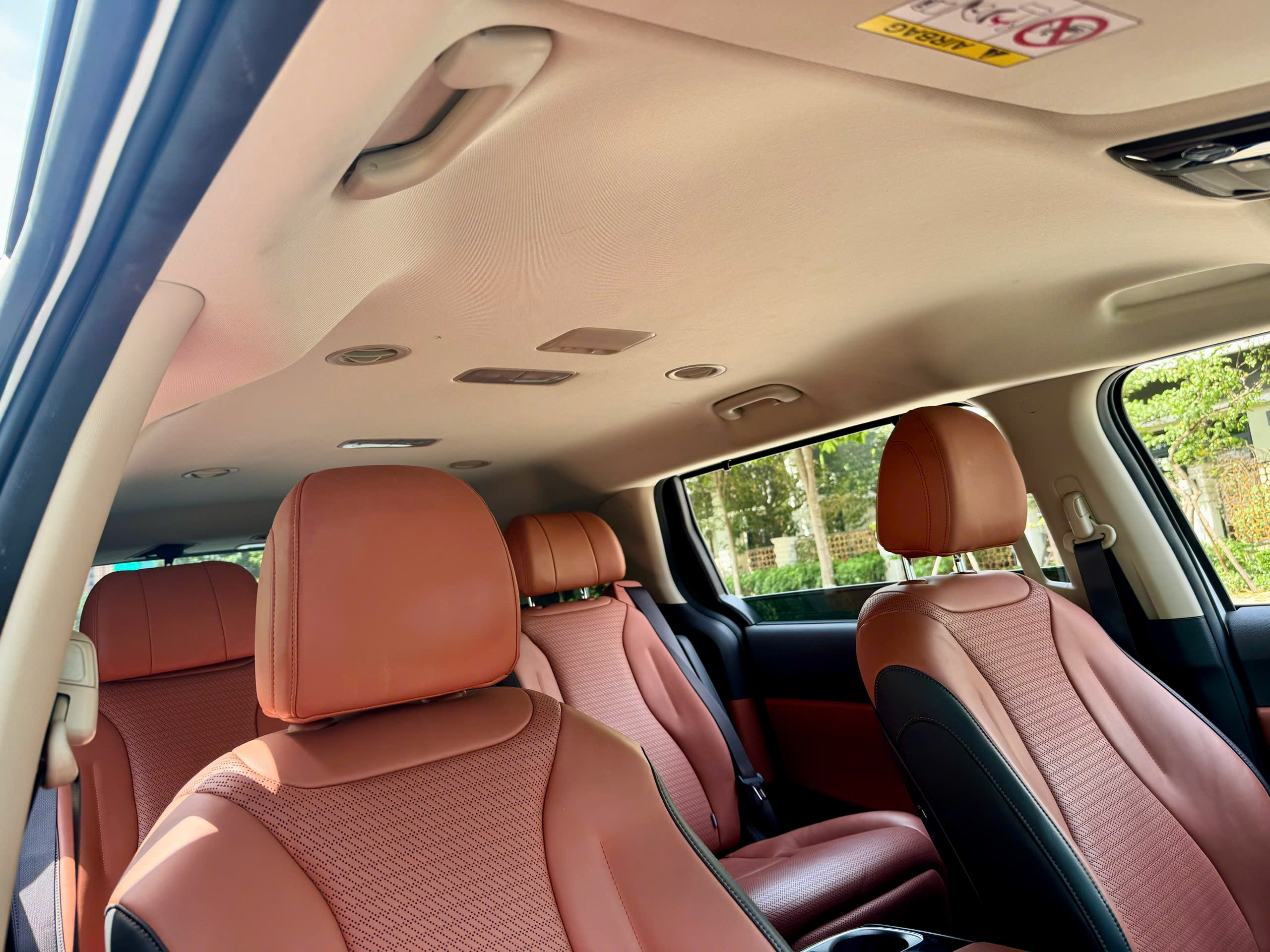 Kia Carnival 2.2DPremium sản xuất 2022 màu trắng