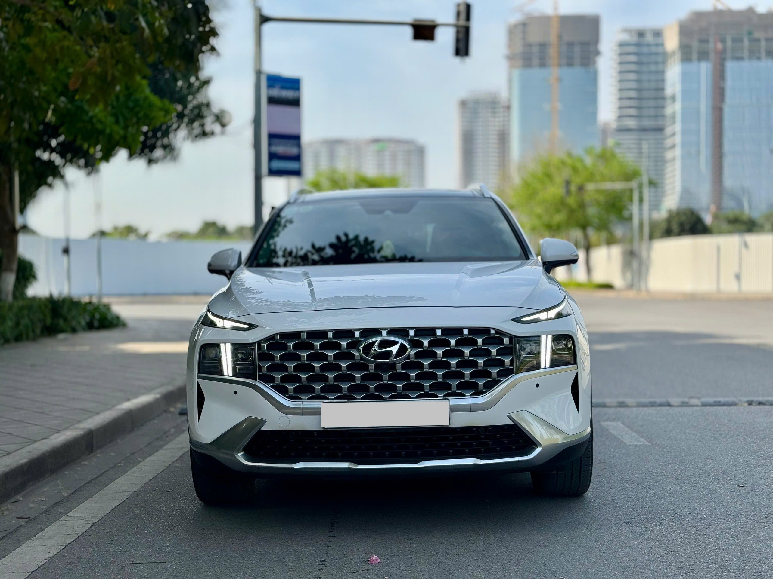 Hyundai Santafe full xăng cao cấp 2.5L 2021 màu trắng