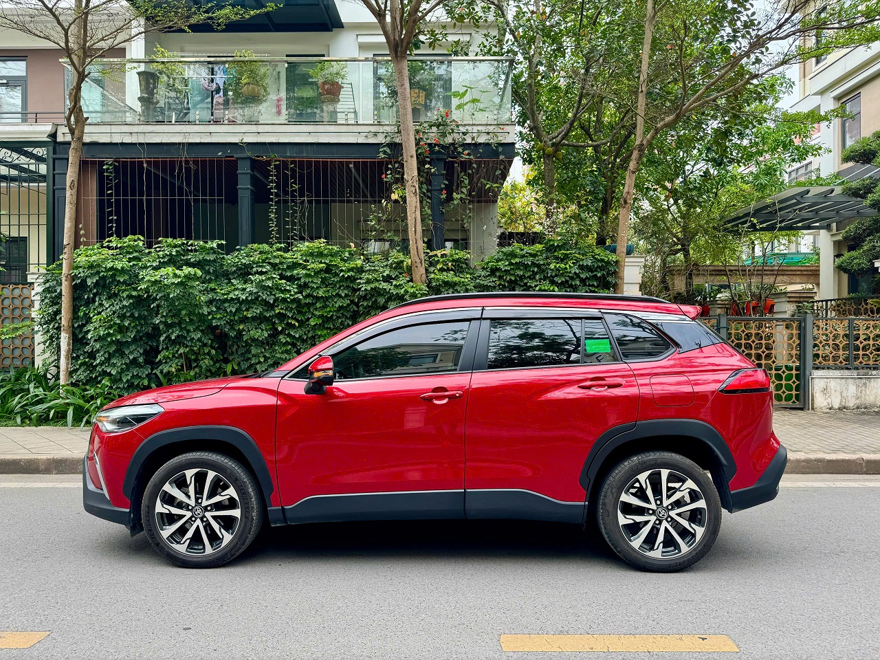 Toyota Corolla Cross 1.8V 2021 màu đỏ